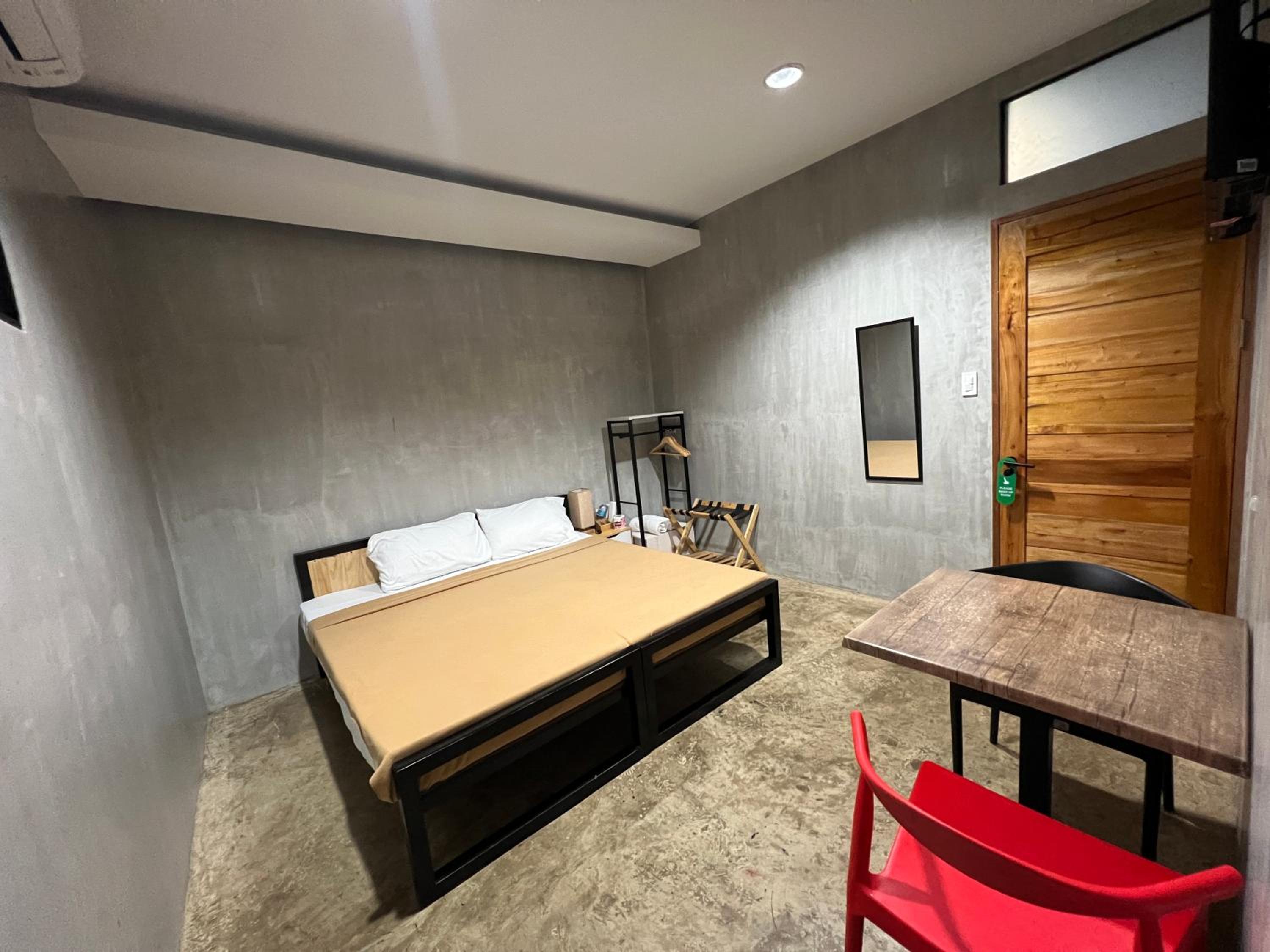 Standard King Room photo 1
