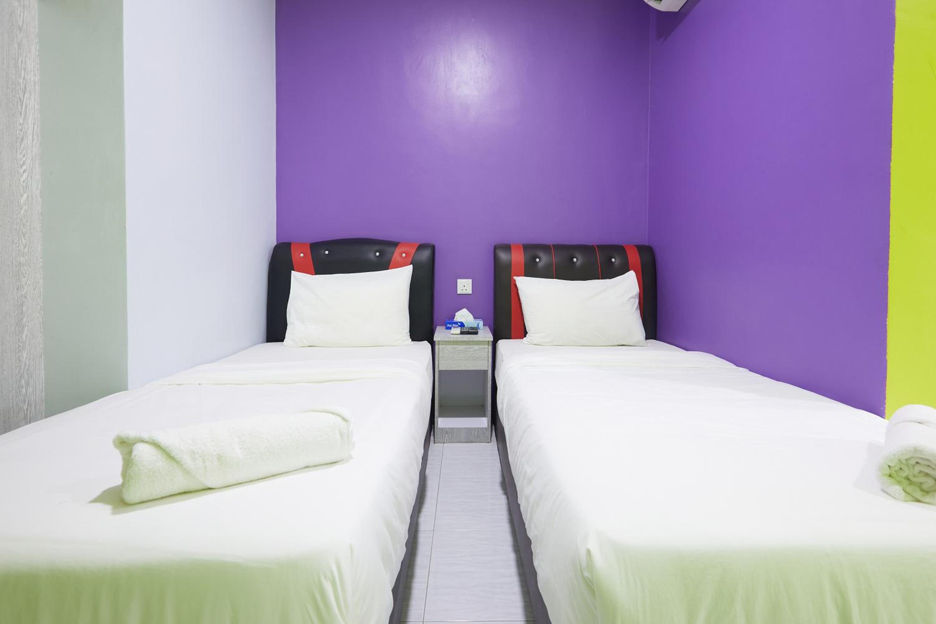 Standard Twin Room - Photo 3