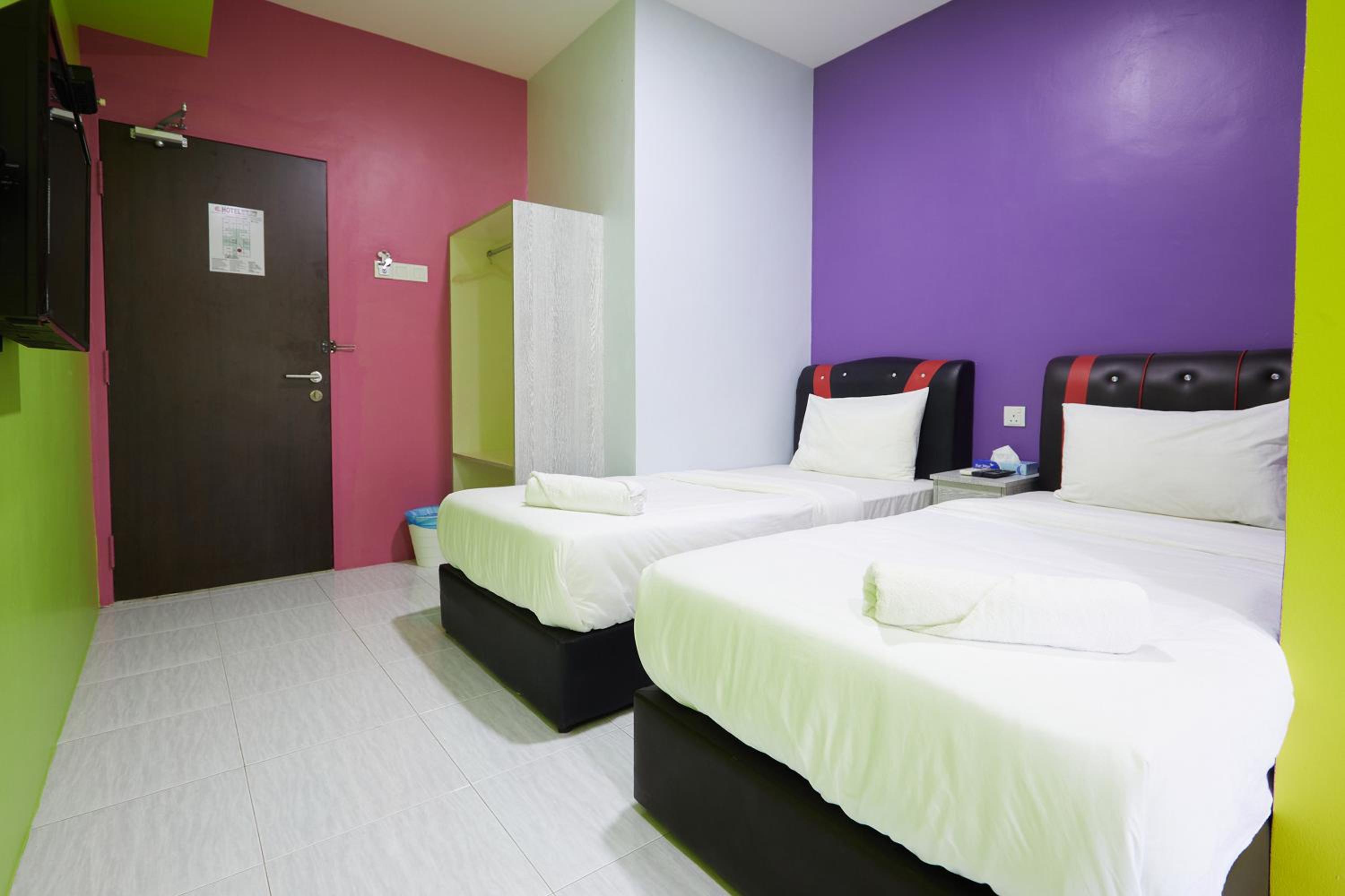 Standard Twin Room - Photo 2