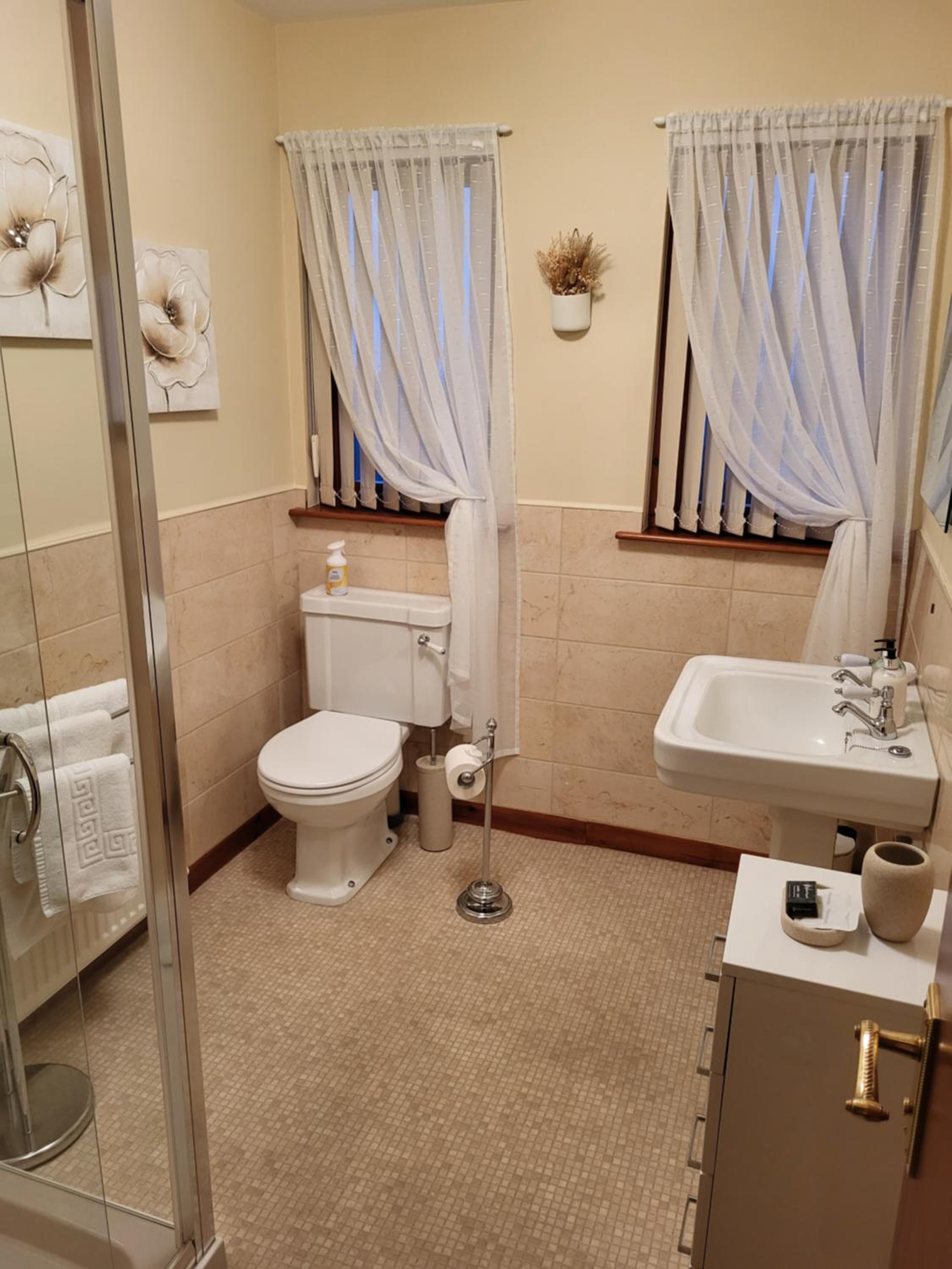 Small Double Room with Private External Bathroom photo 3