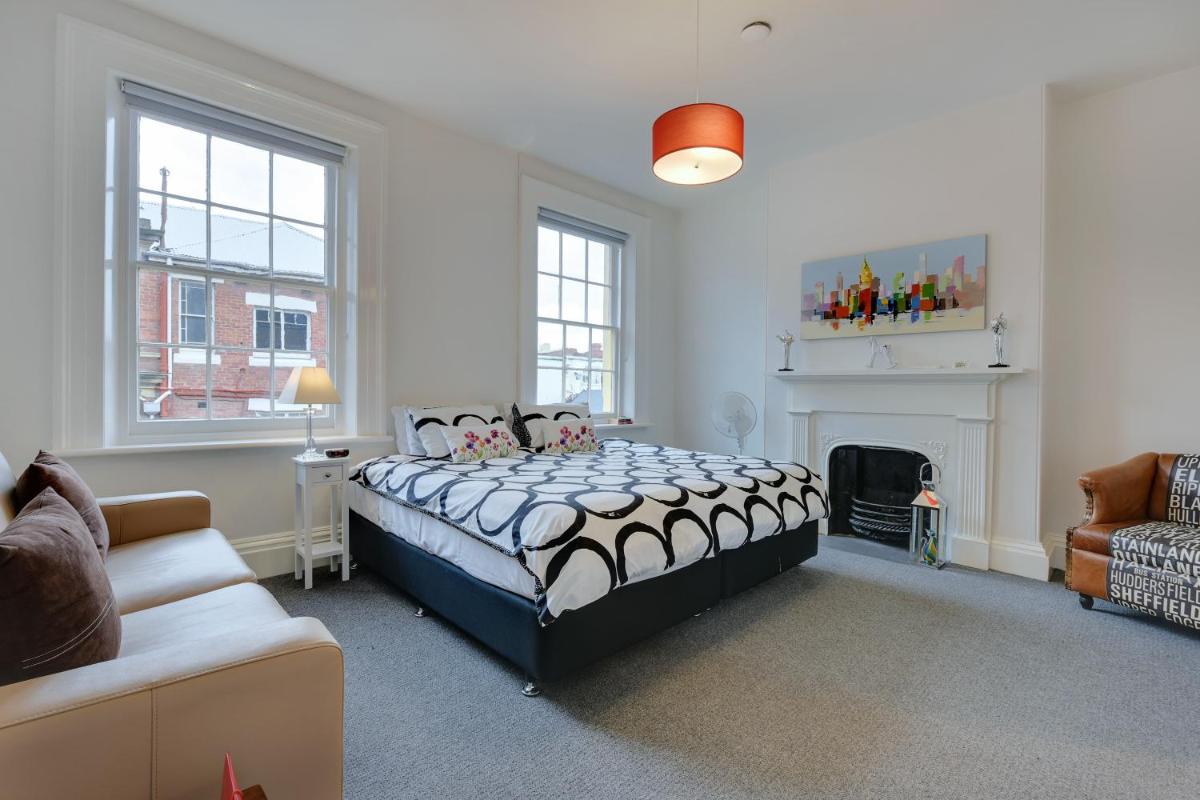 Deluxe Studio Apartment photo 3