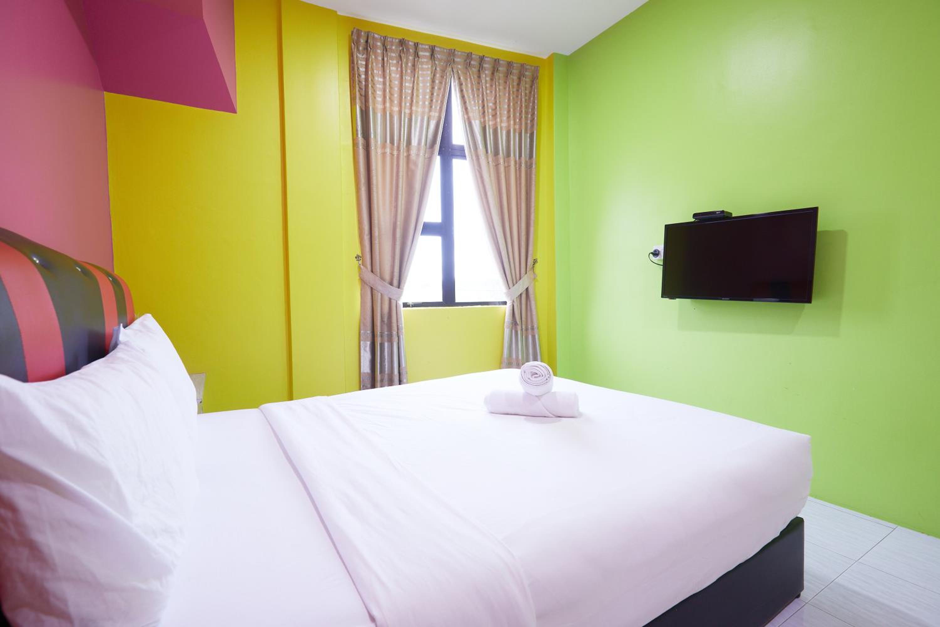Standard Queen Room - Photo 7