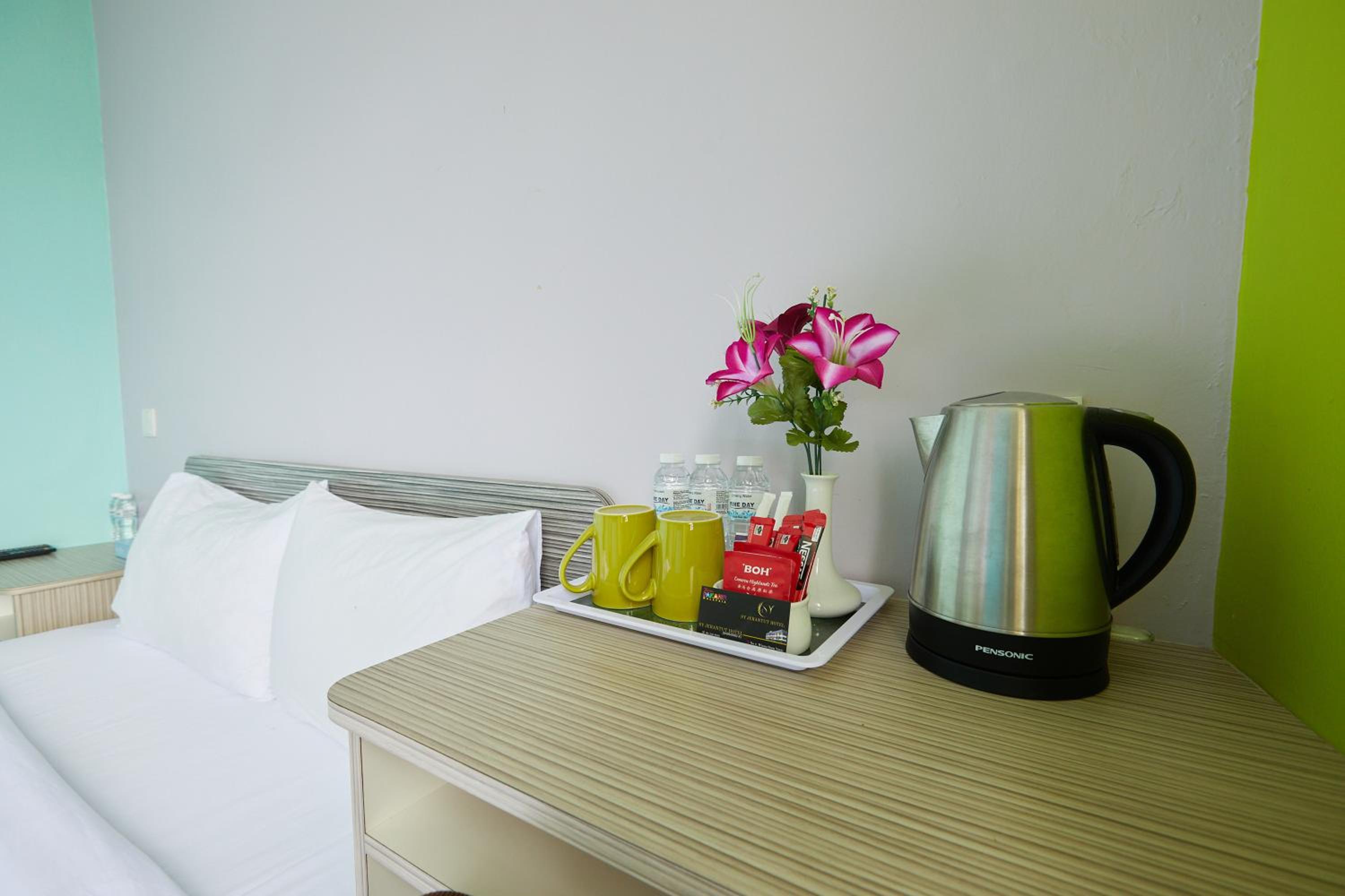 Standard Queen Room - Photo 15