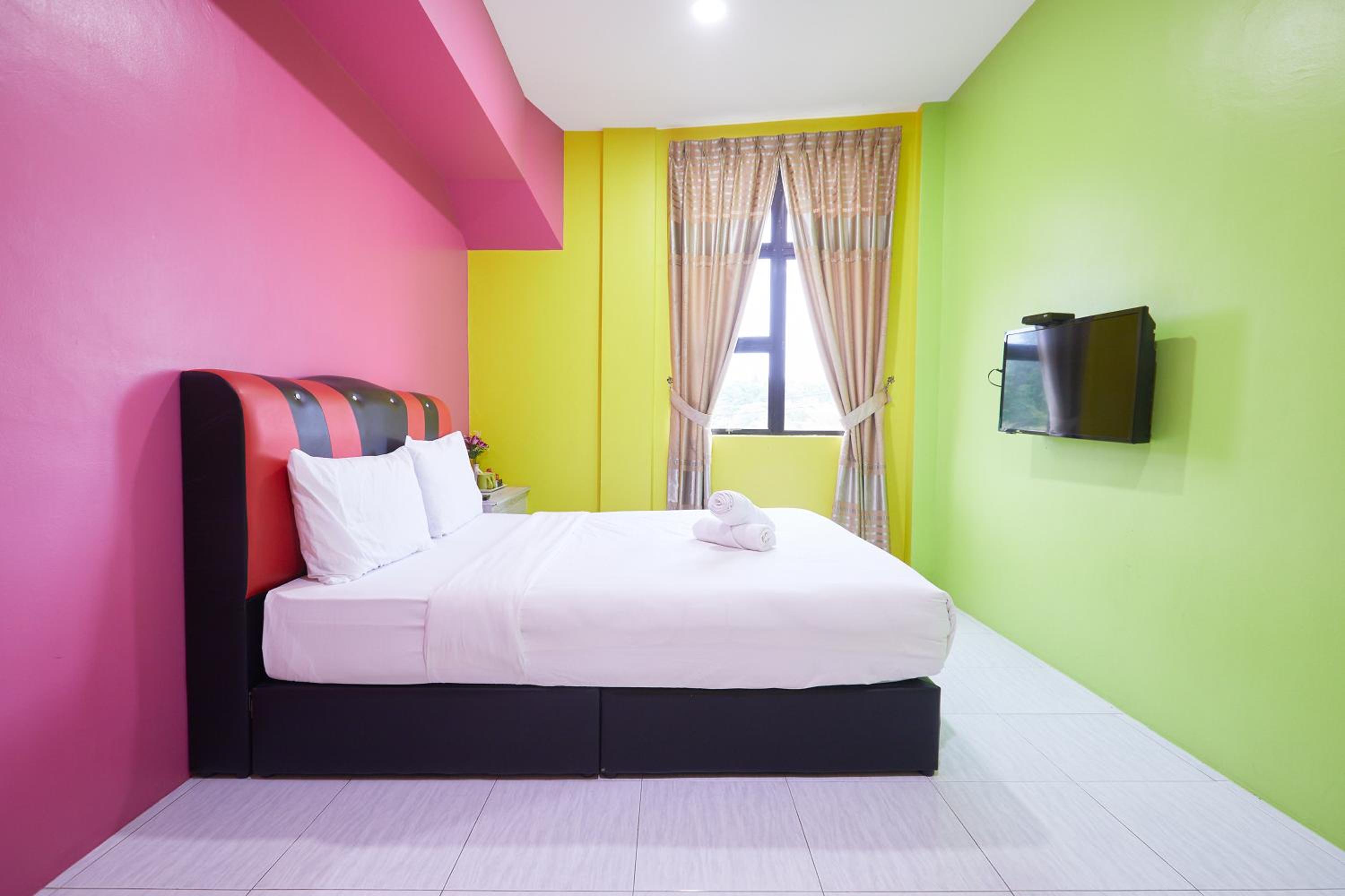 Standard Queen Room - Photo 11
