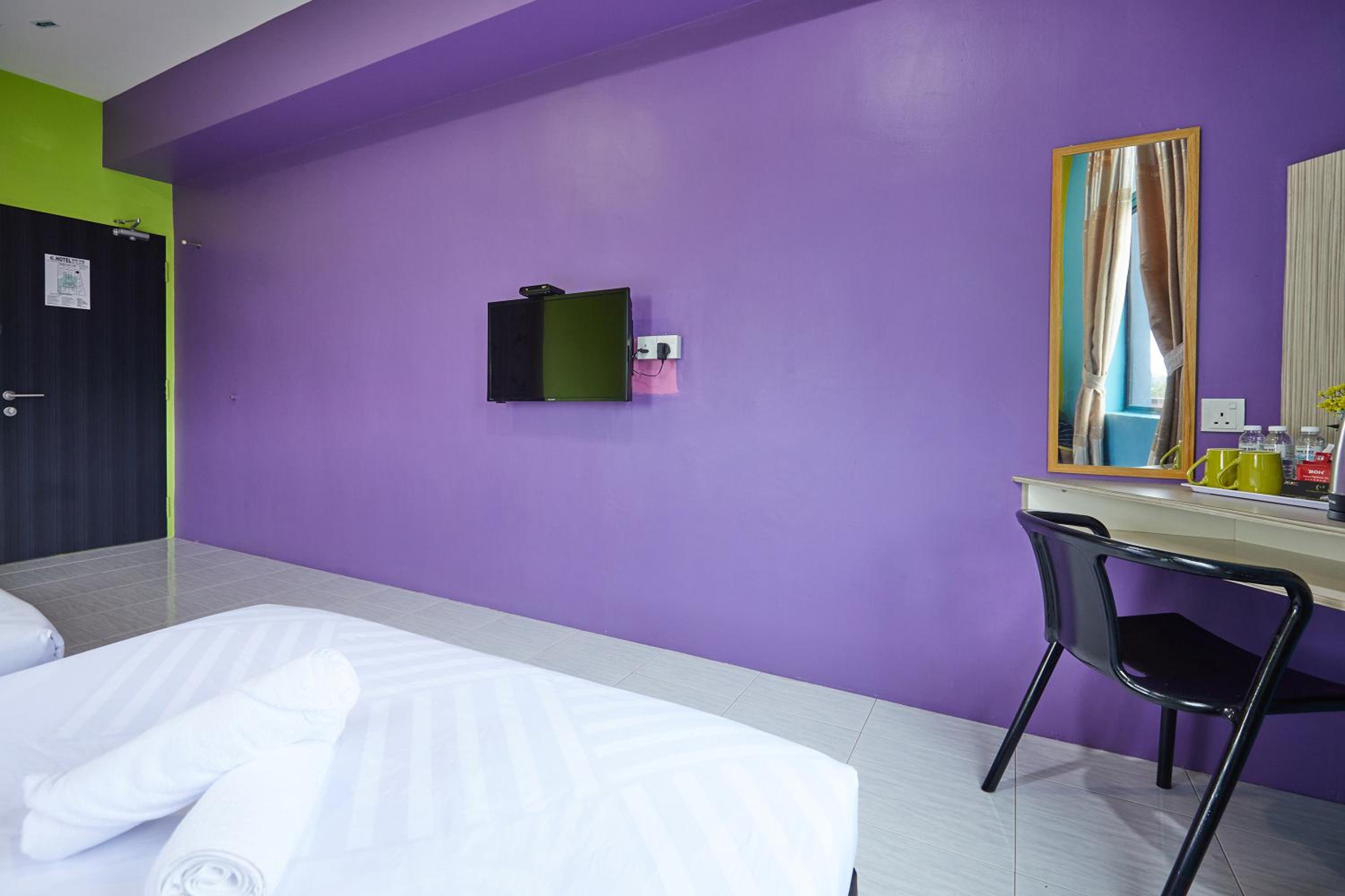 Suite - Photo 3