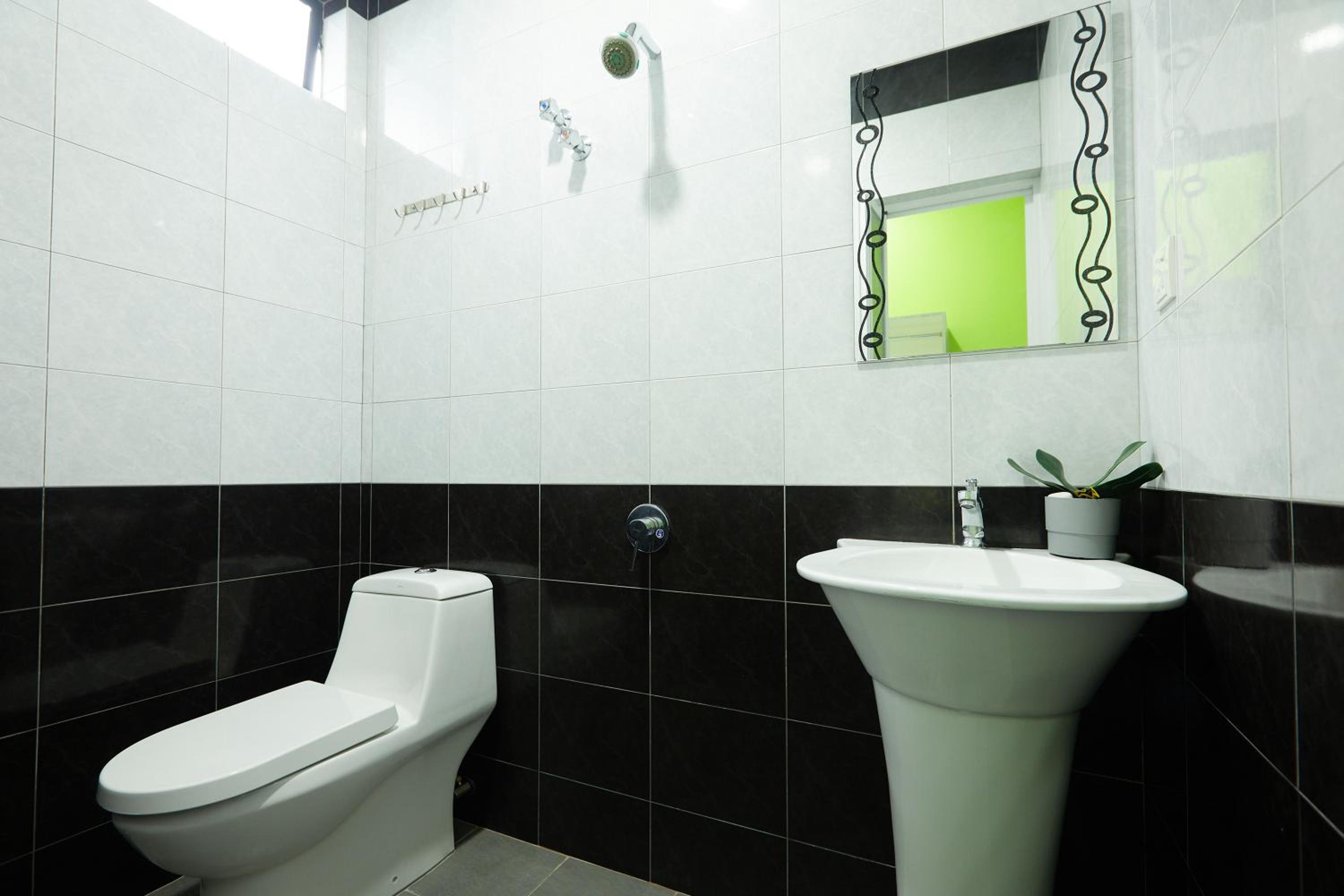 Standard King Room - Photo 6