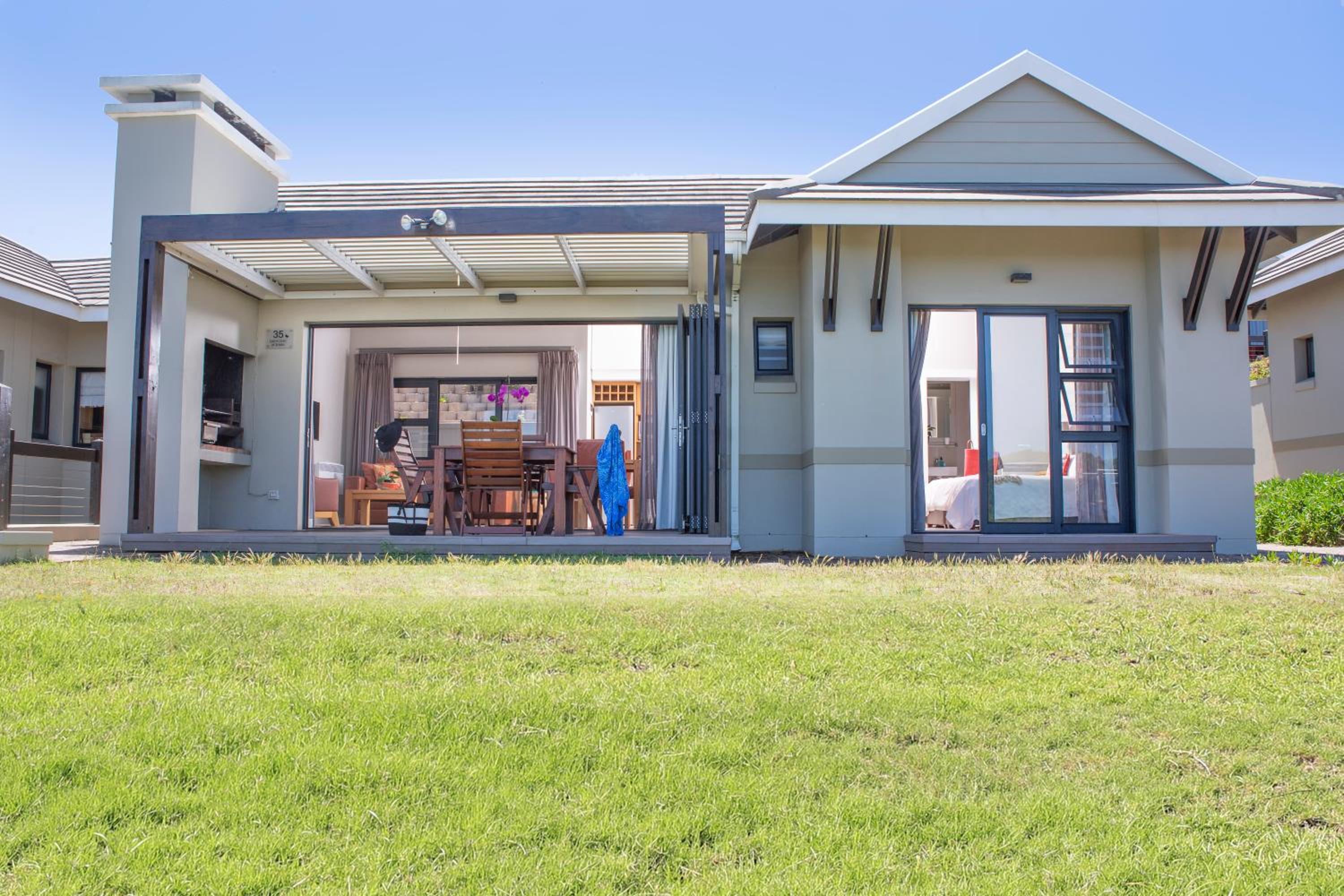 One-Bedroom House photo 2