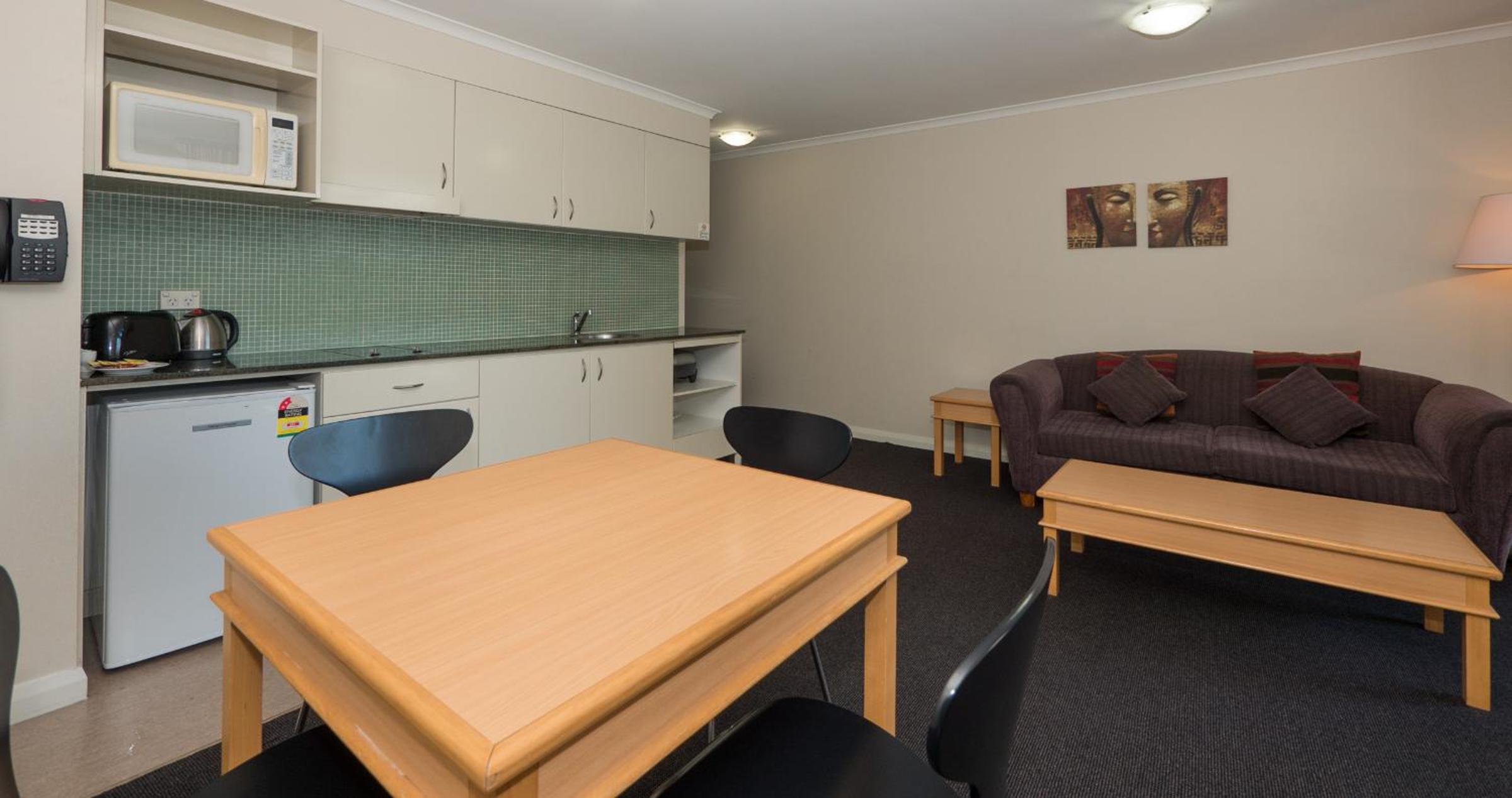 One-Bedroom Apartment thumbnail 6