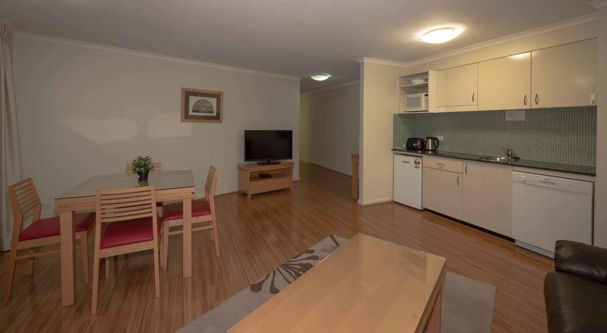 One-Bedroom Apartment thumbnail 6