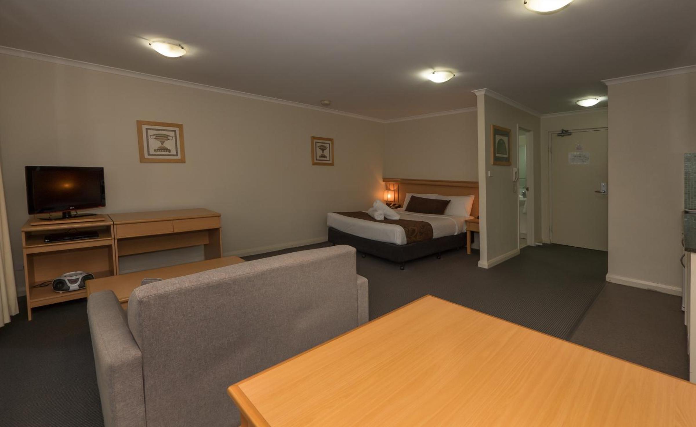 Studio Apartment thumbnail 6