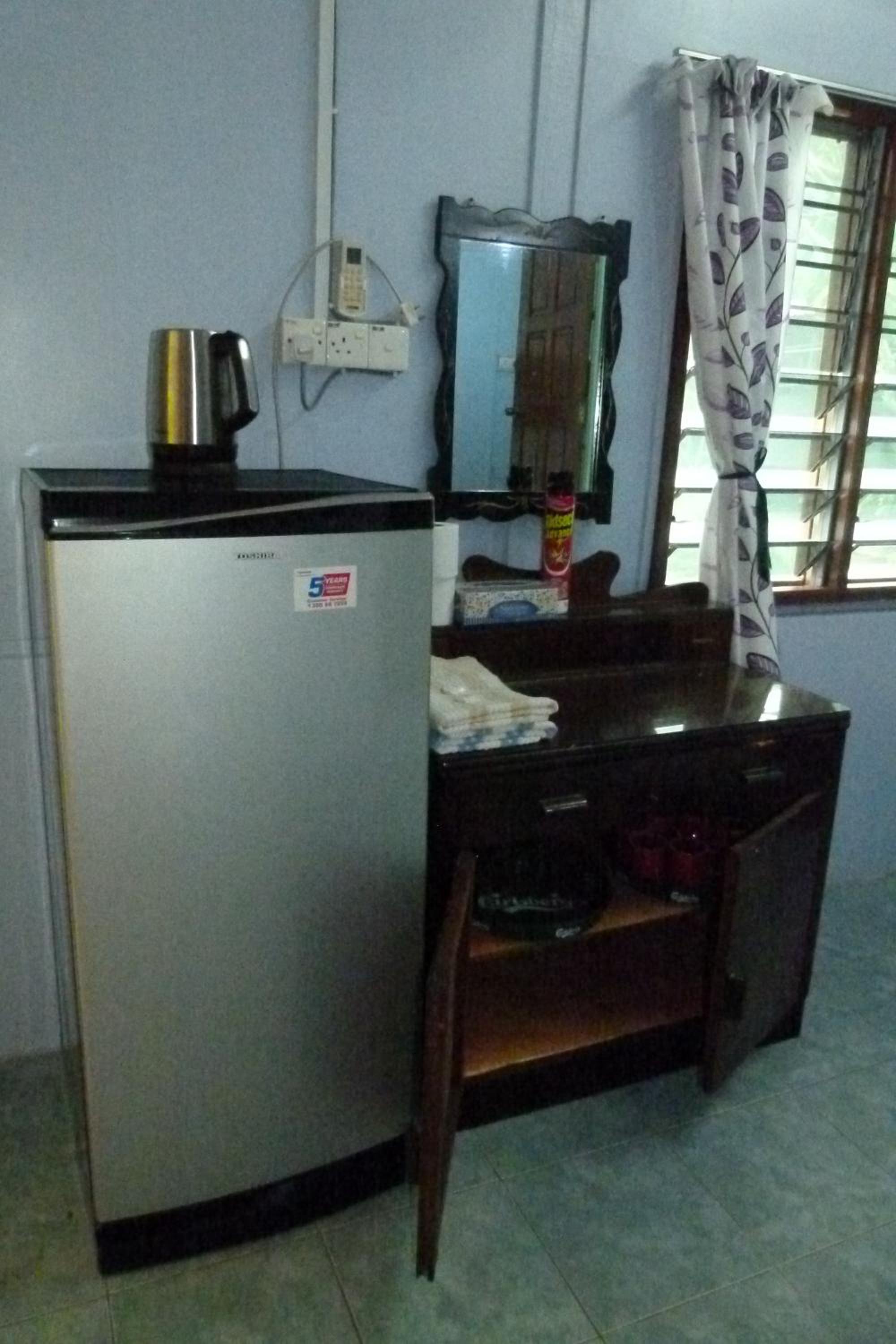AC Twin bed room with private shower room photo 2