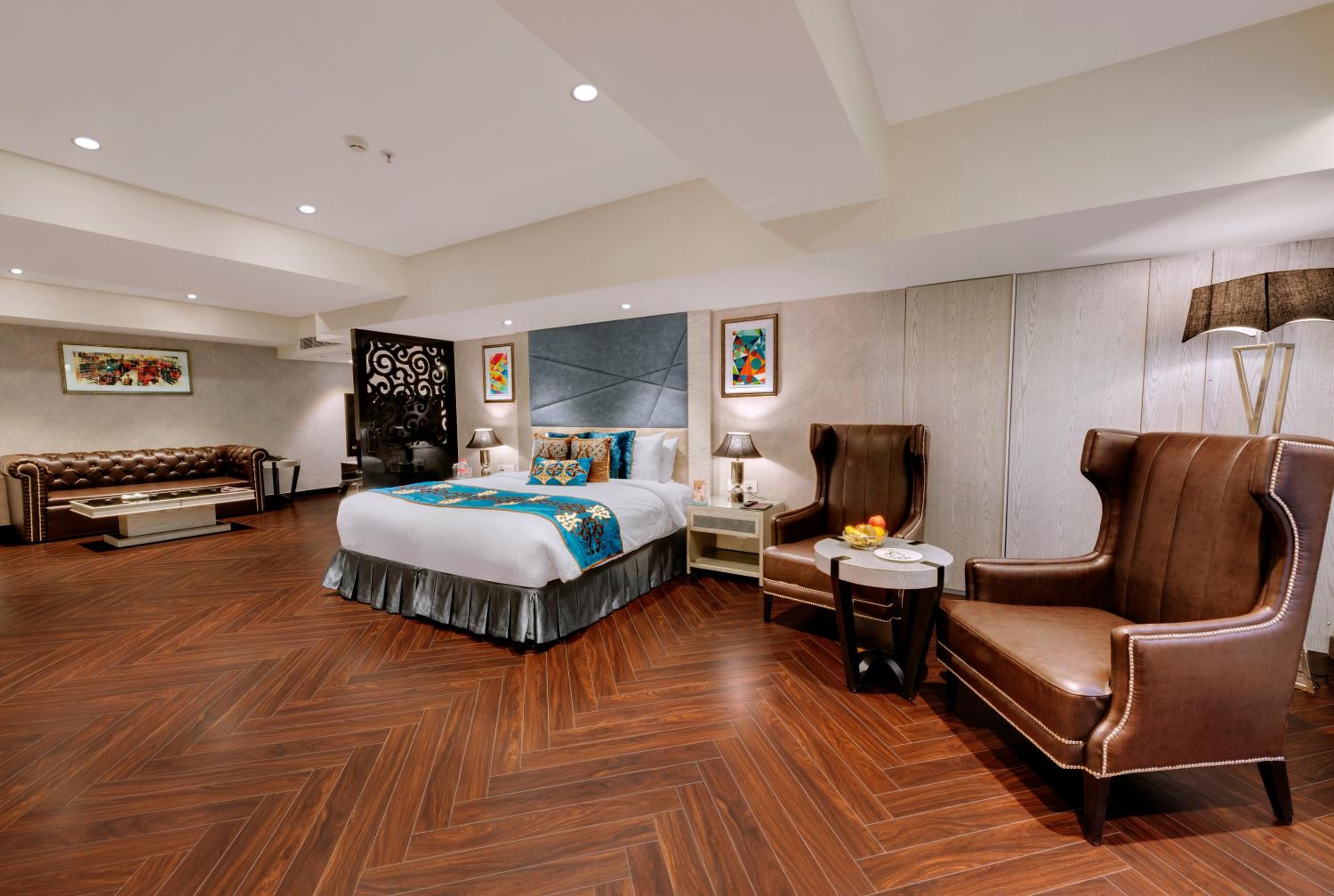 Suite Room - Photo 1