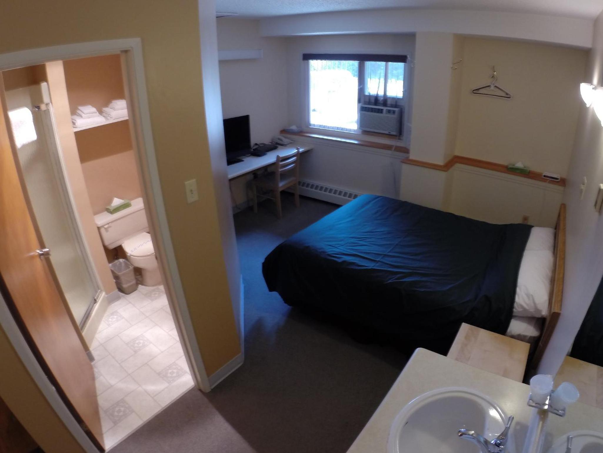 Double Room with Bunk Bed photo 3