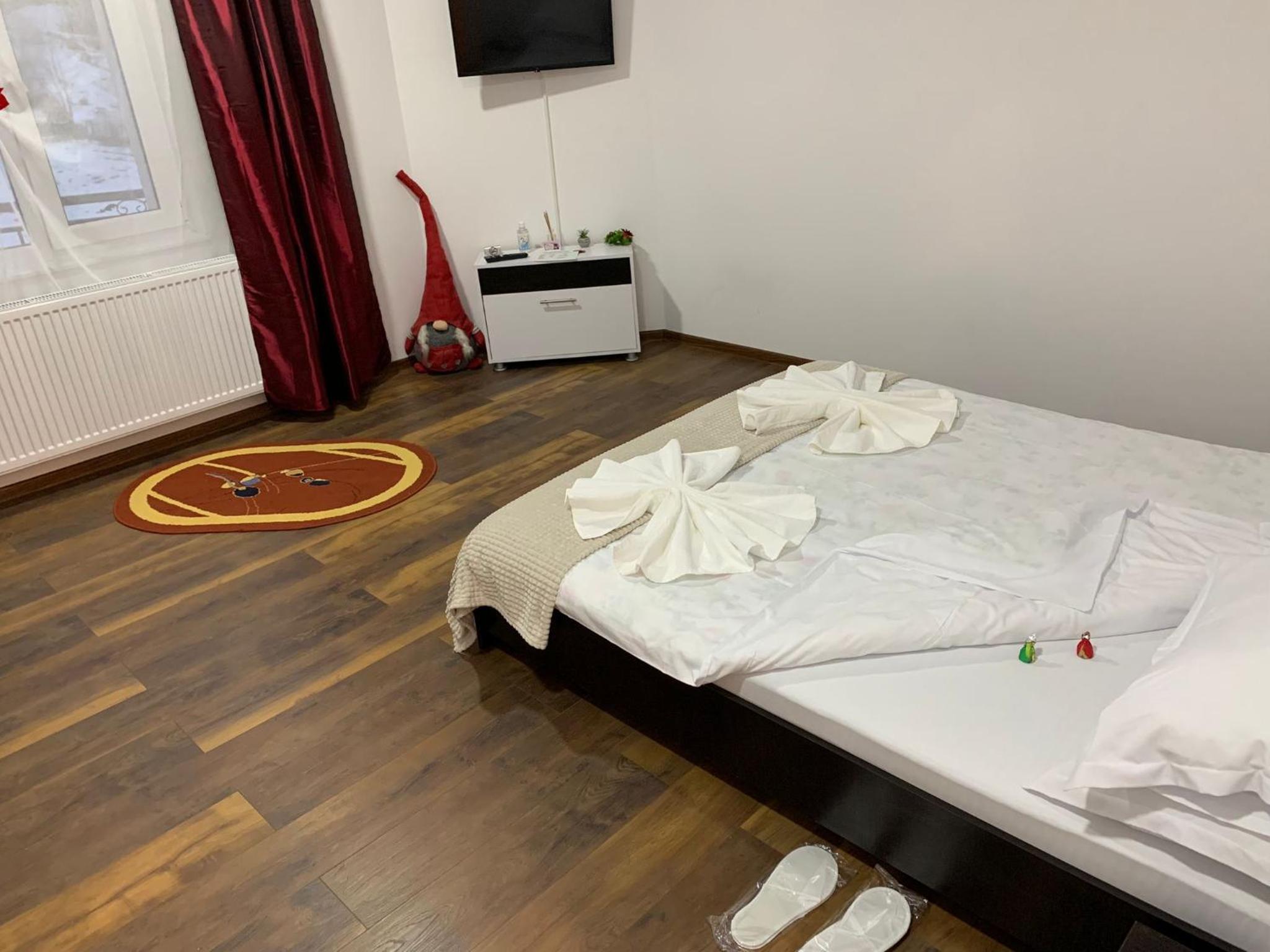 Double Room with Private Bathroom - Photo 22
