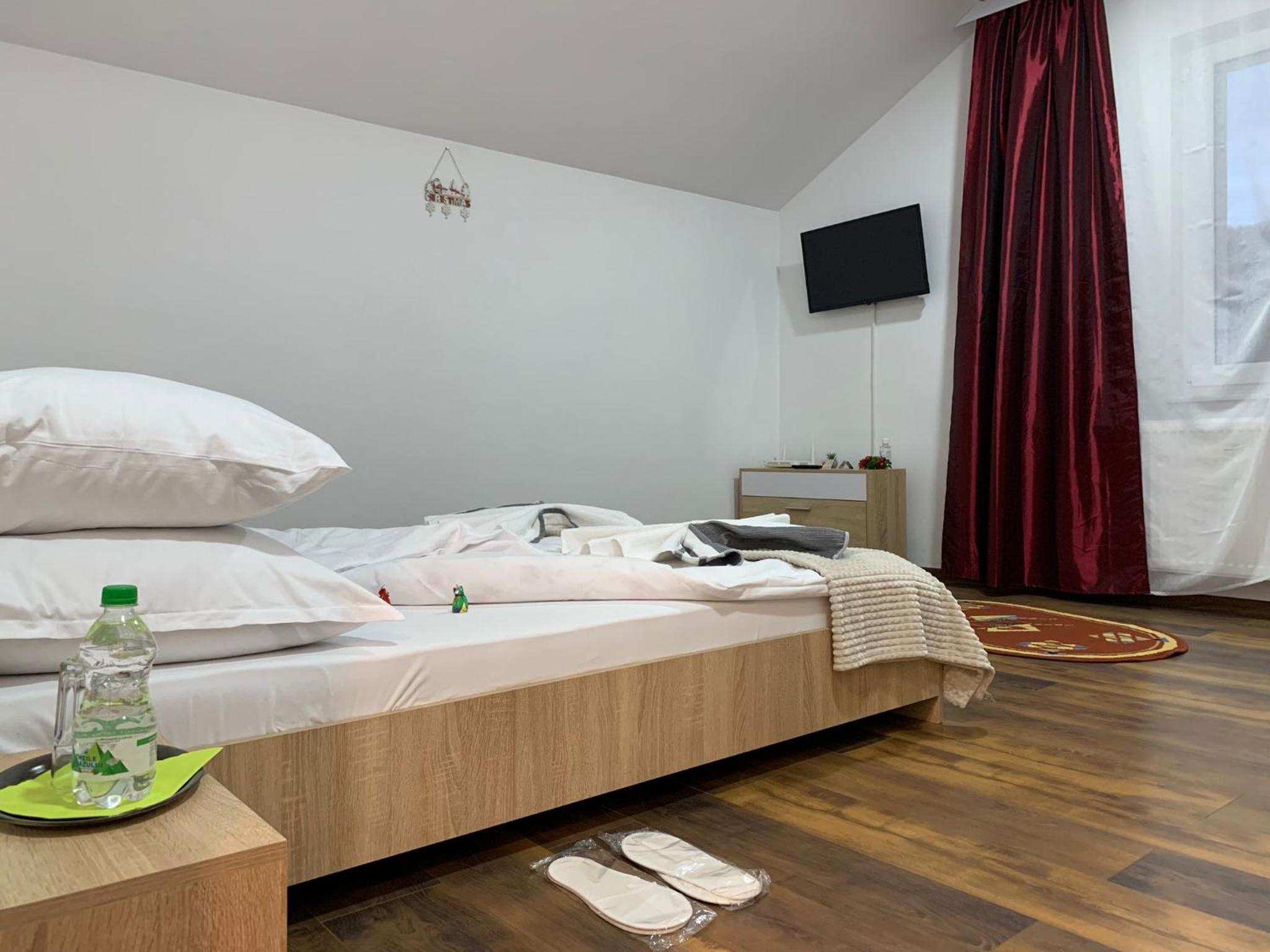 Double Room with Private Bathroom - Photo 24