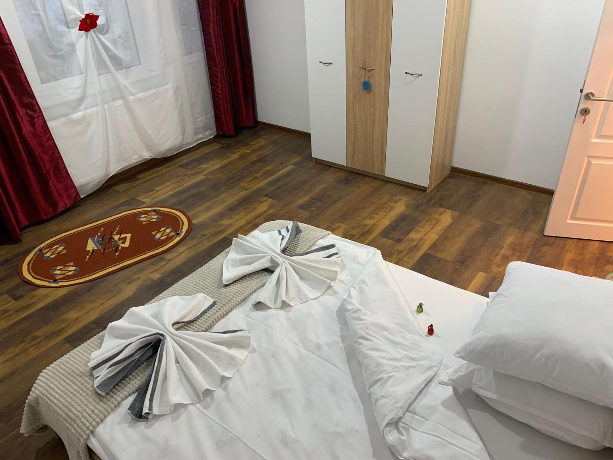 Double Room with Private Bathroom - Photo 2