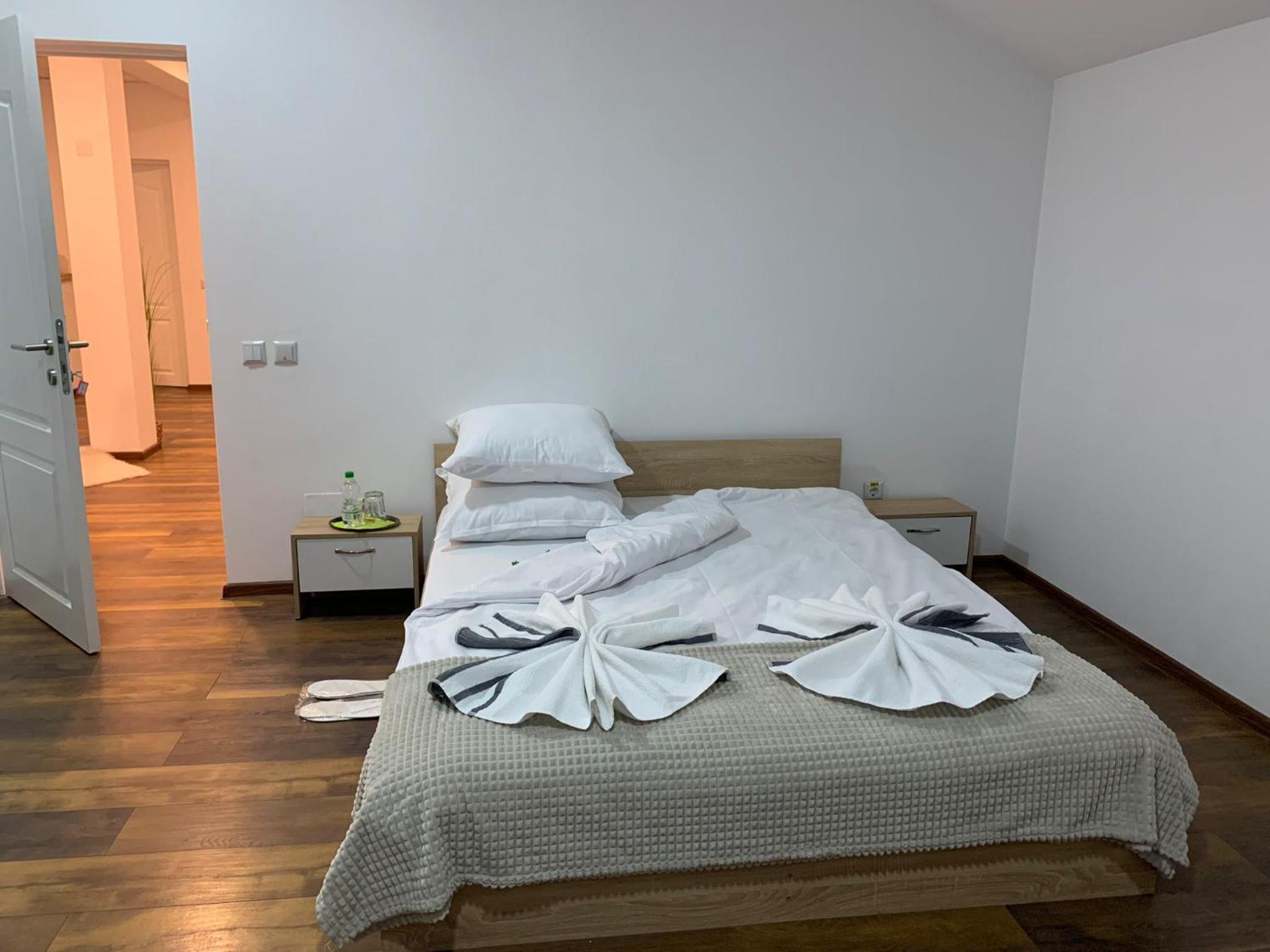 Double Room with Private Bathroom - Photo 3