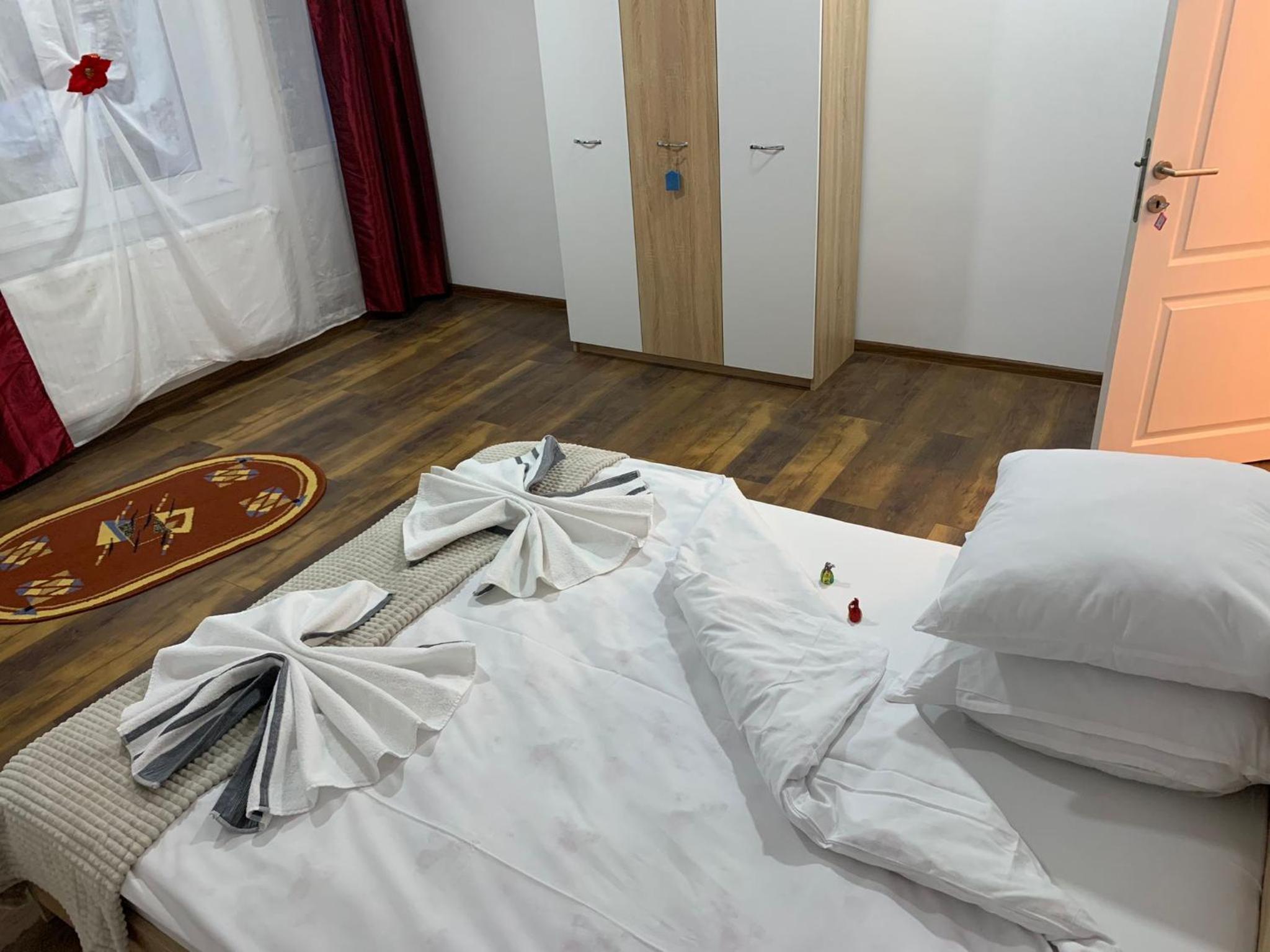 Double Room with Private Bathroom - Photo 9