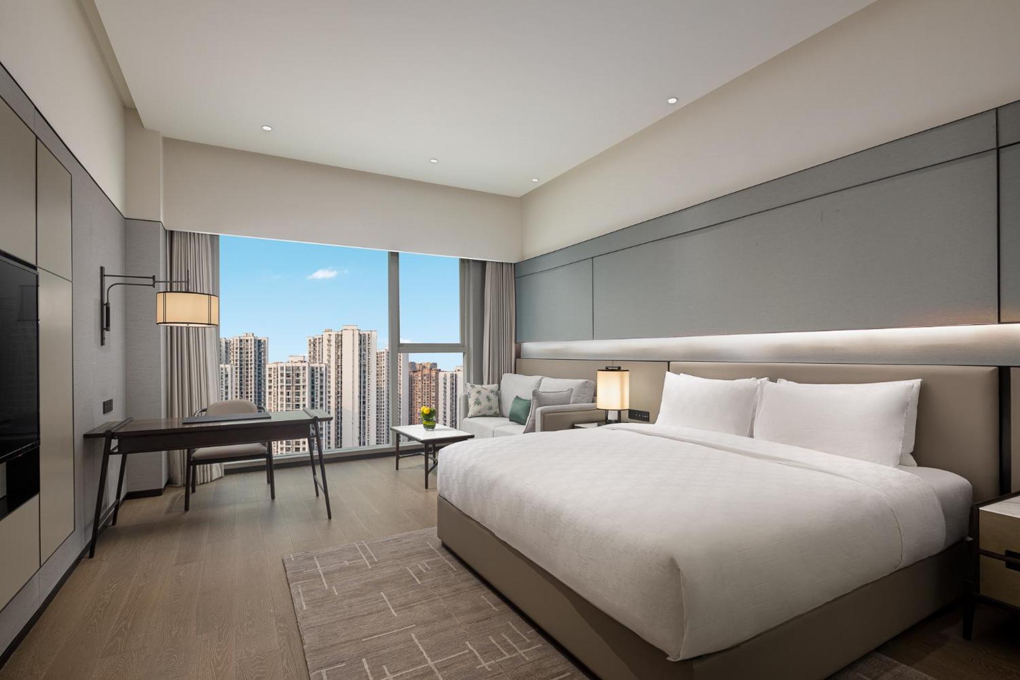 Standard King Room - High Floor/Lounge Access photo 1