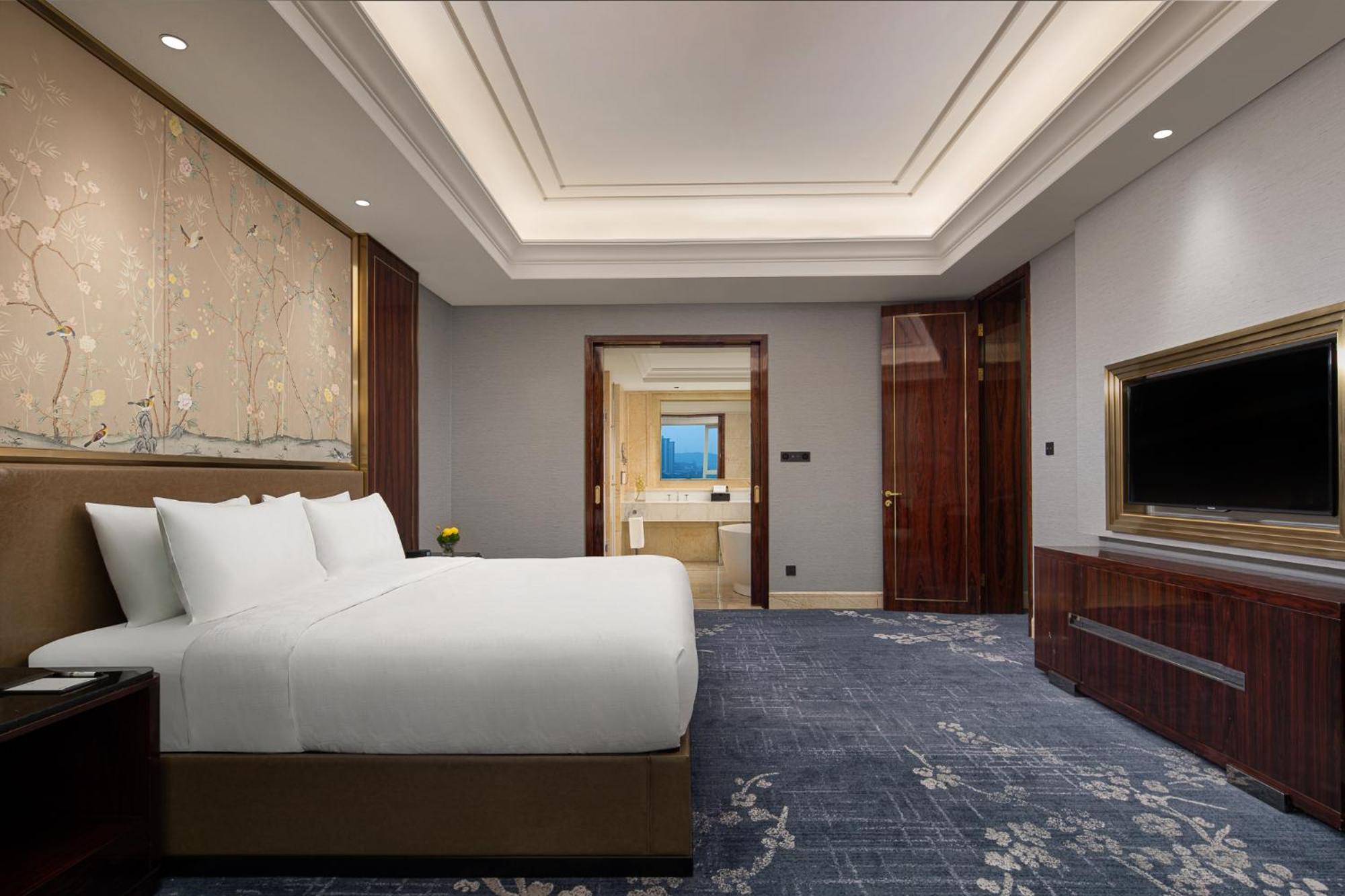 One-Bedroom King Suite photo 1