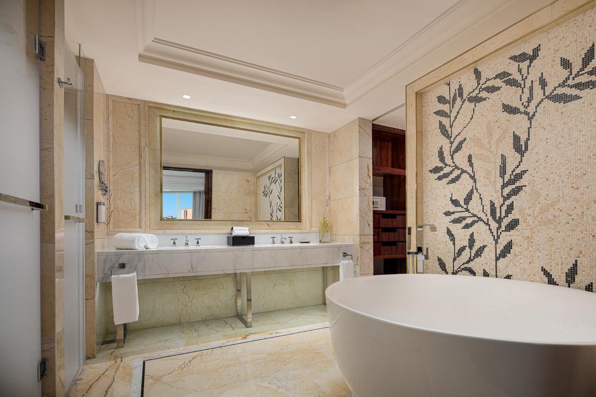 One-Bedroom King Suite photo 3