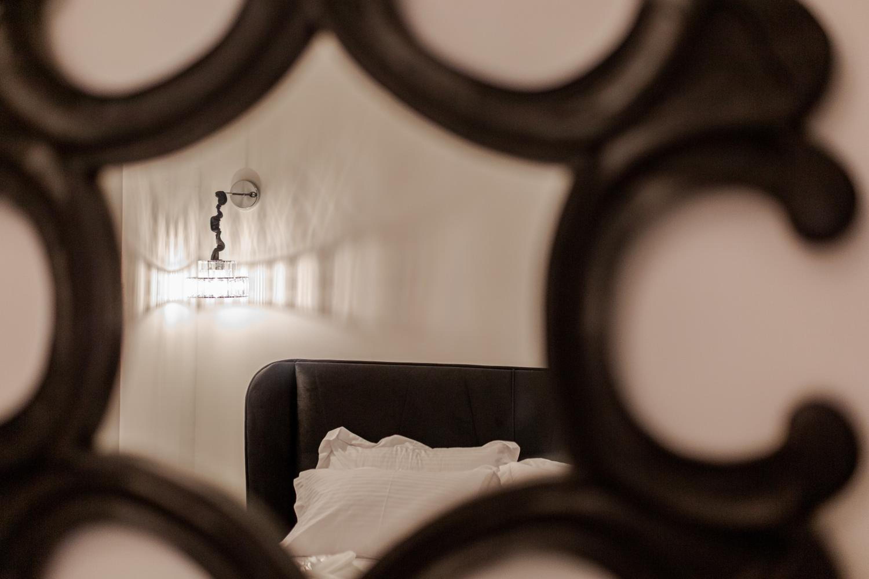 Deluxe Double Room with Side Sea View - Photo 29