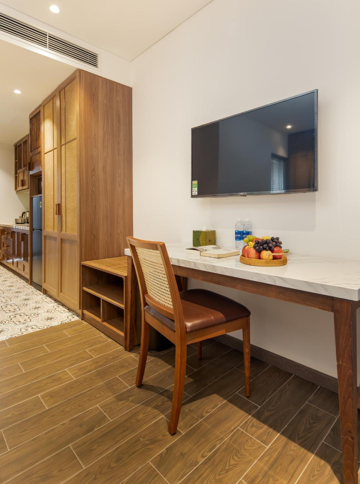 Apartment with Pool View  - Photo 1