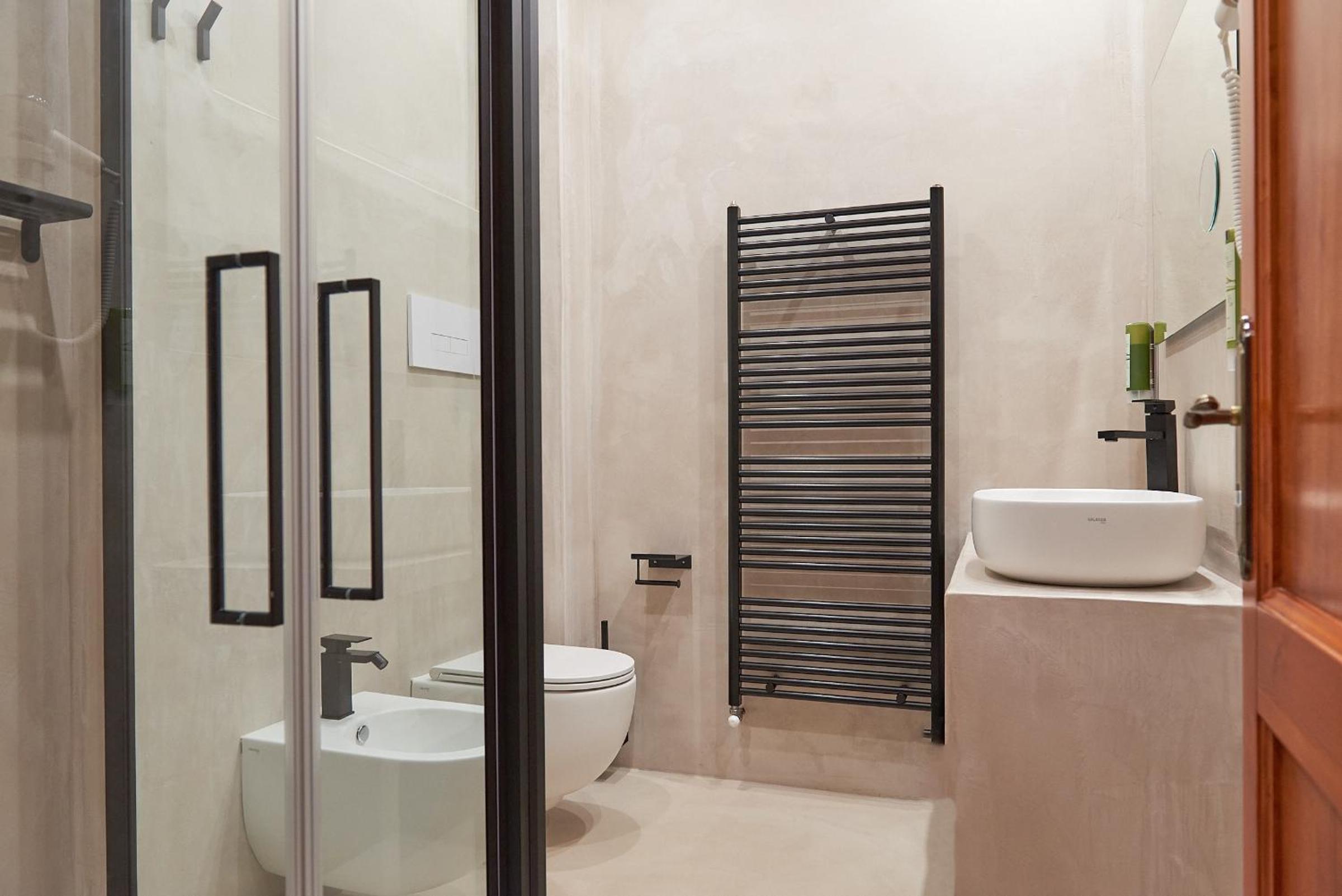 Double Room with Balcony and Pool View - Photo 2
