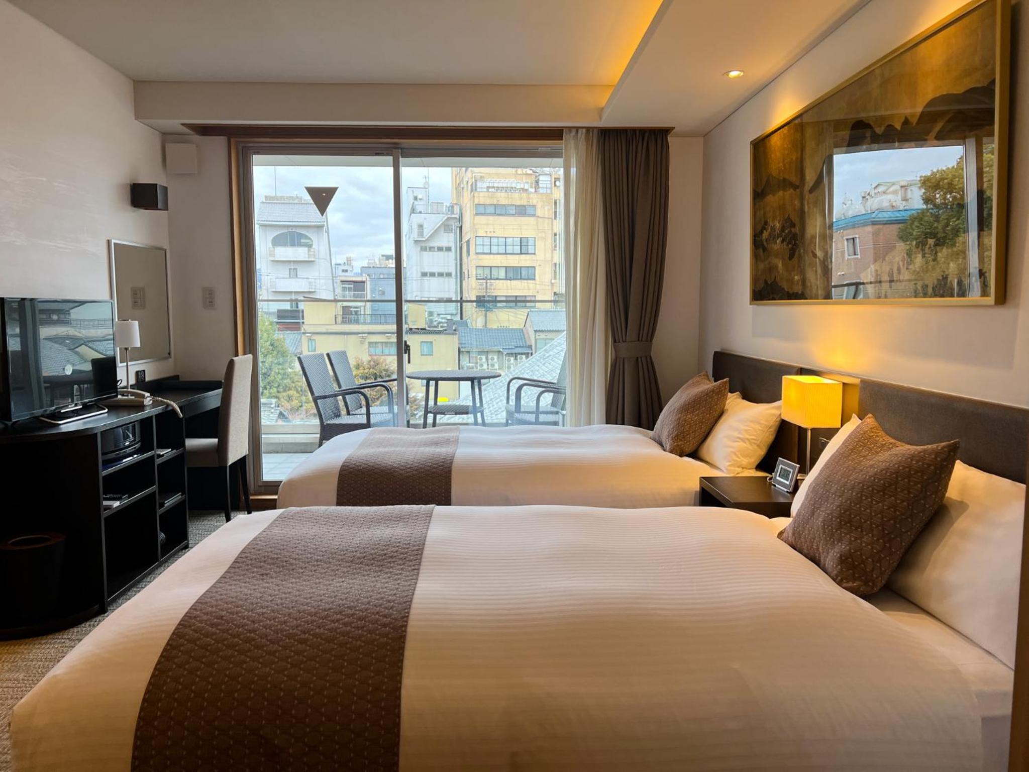 Premium Quadruple Room - Photo 24