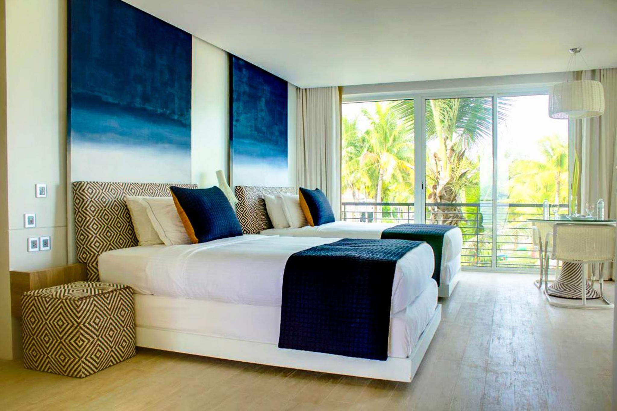 Cluster Deluxe Pool View - Photo 3