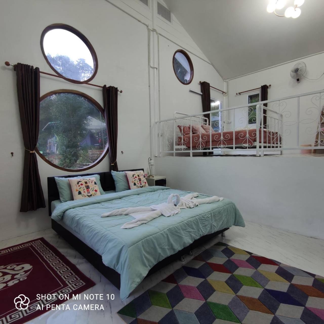 Family Room with Mountain View - Photo 1