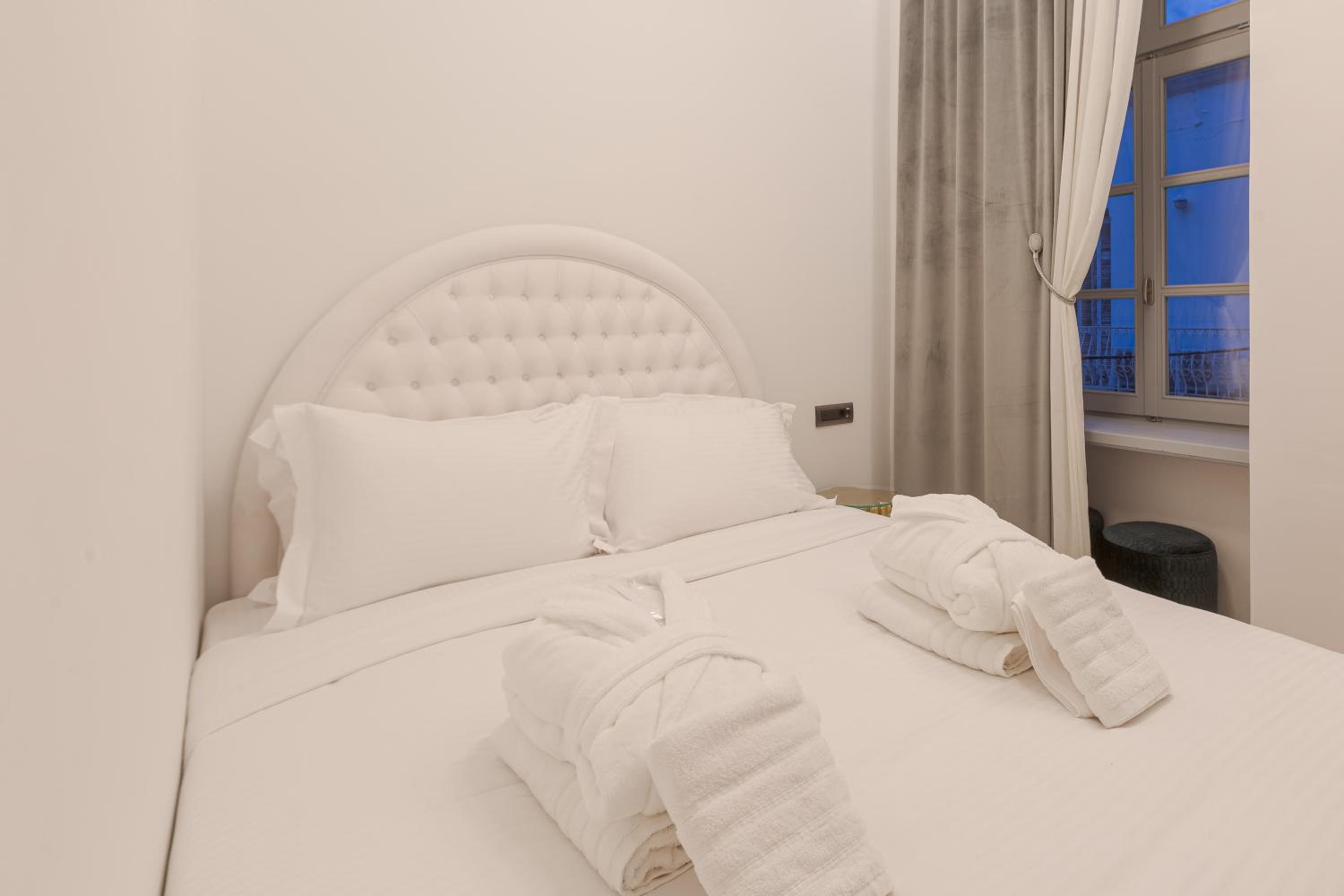 Double Room - Photo 8