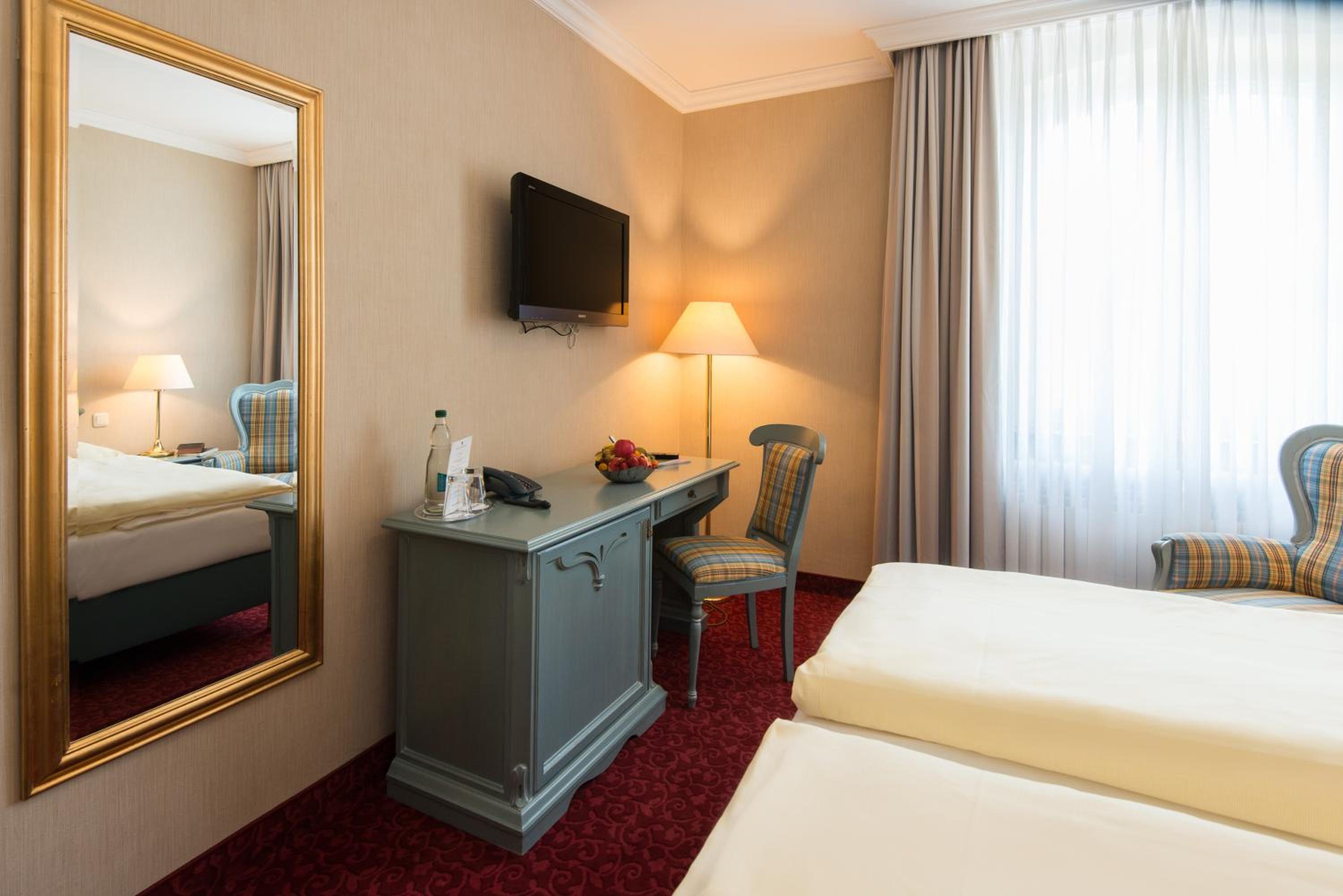 Standard Double Room - Photo 8