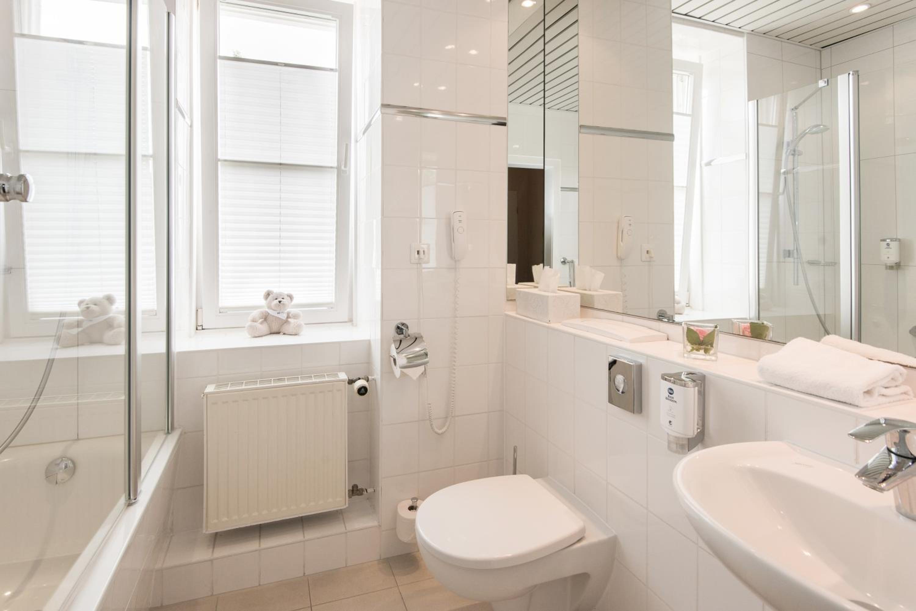 Standard Double Room - Photo 9