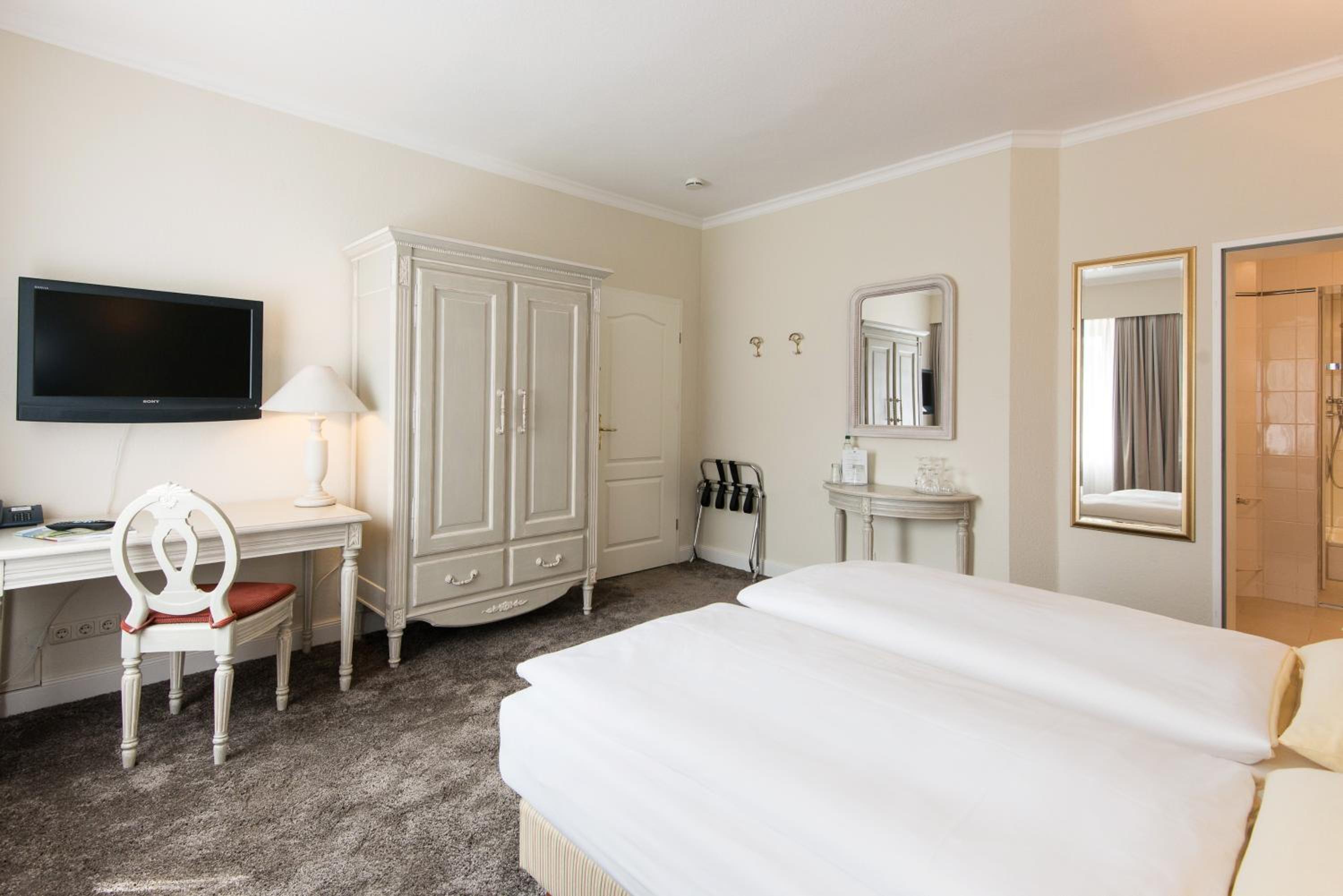Standard Double Room - Photo 10