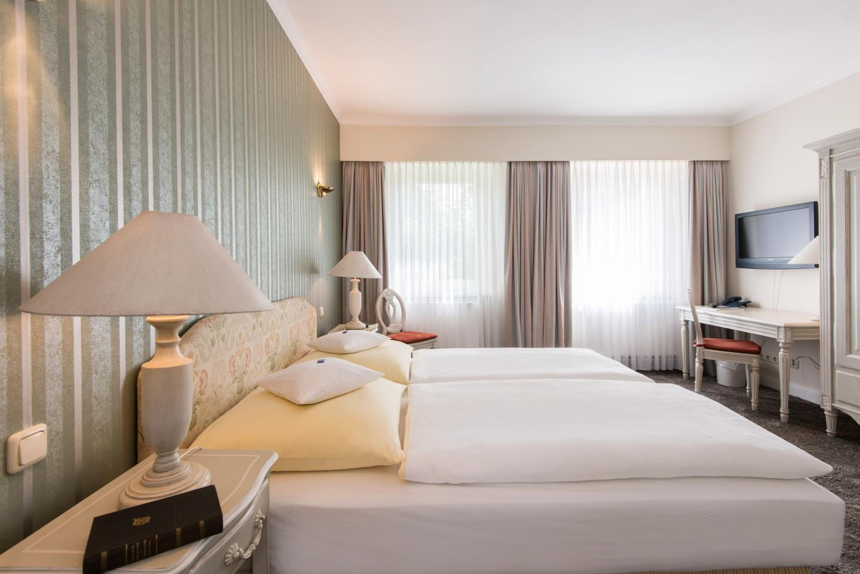 Standard Double Room - Photo 11