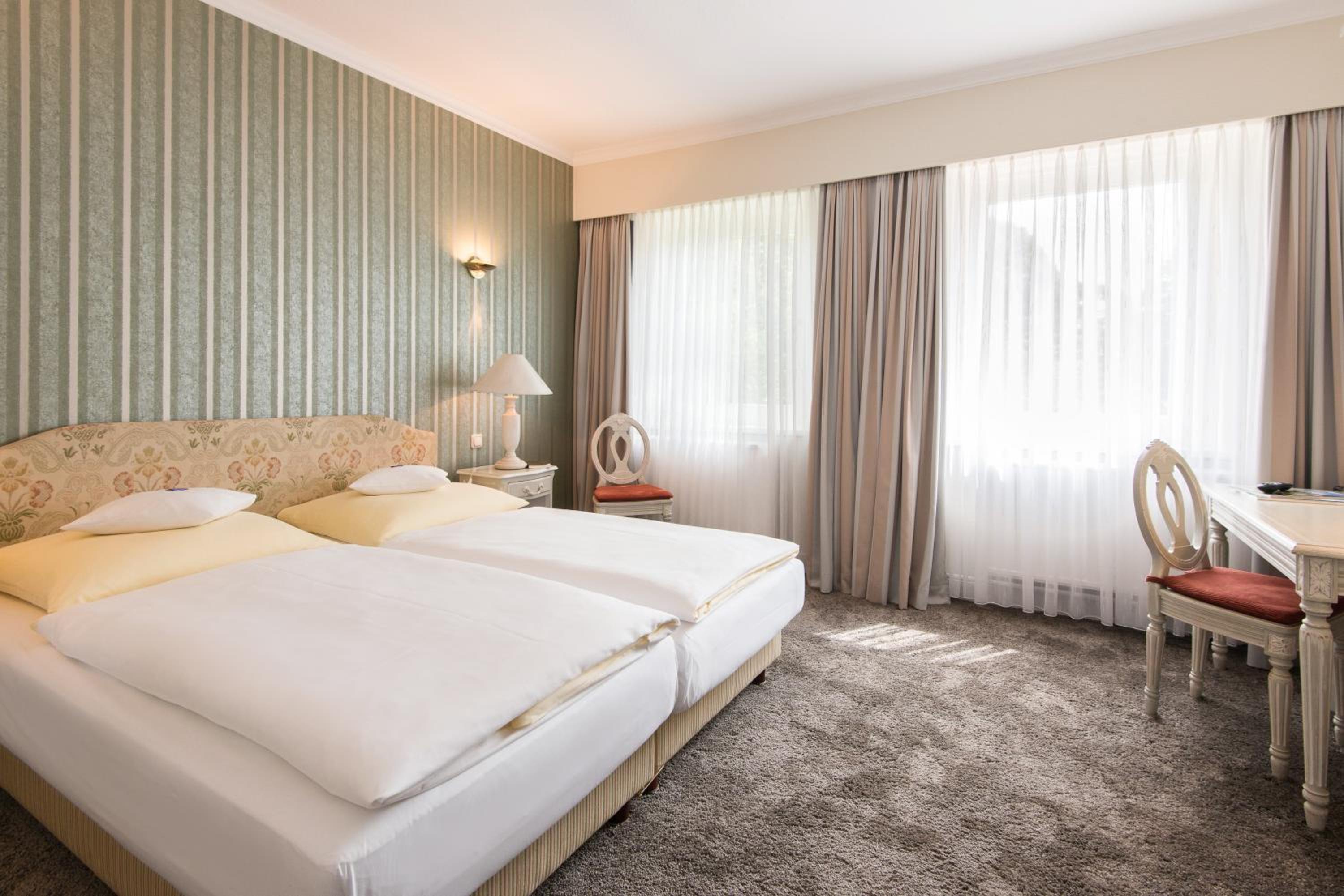 Standard Double Room - Photo 12