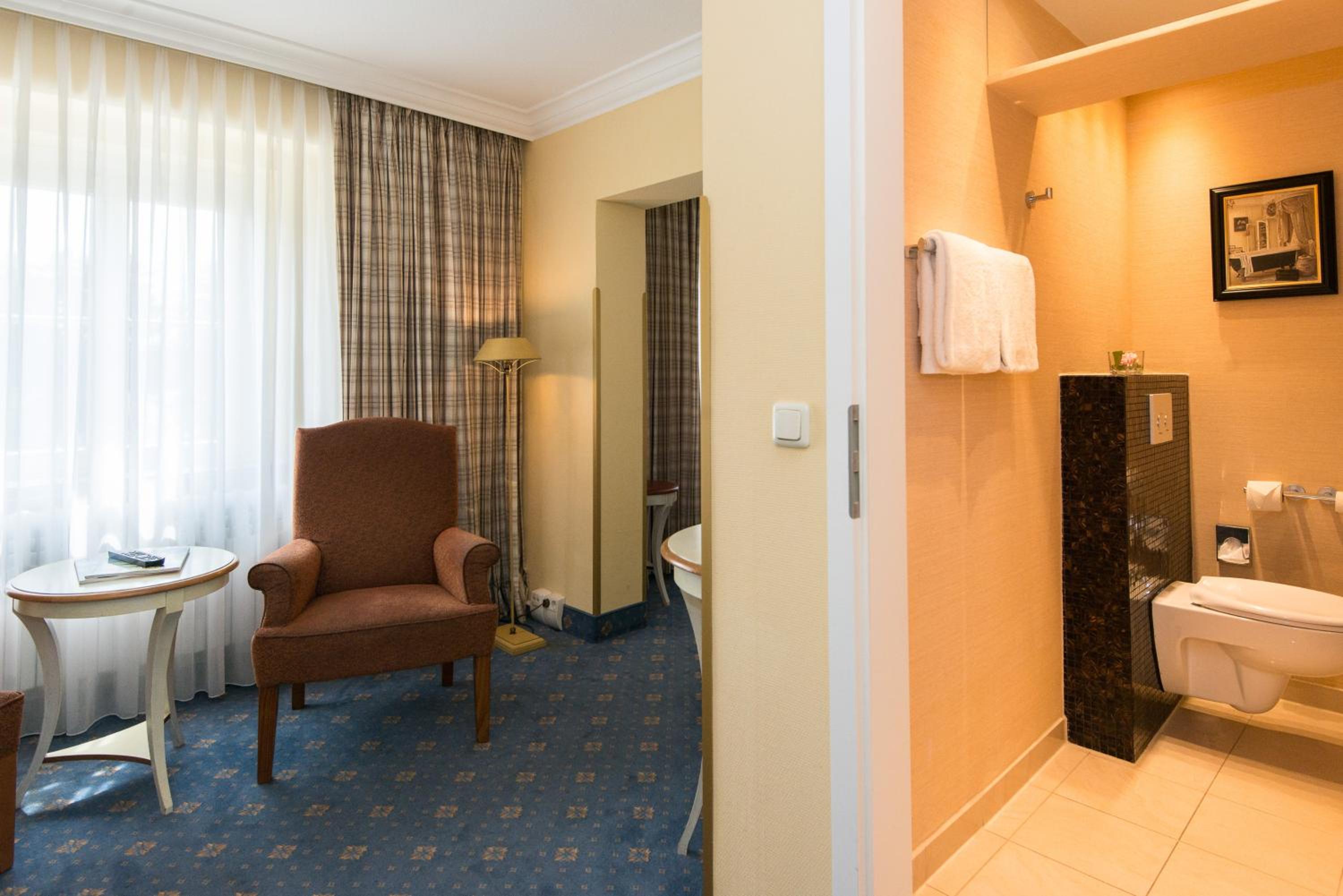 Deluxe Double Room with Lake View and Balcony - Photo 4
