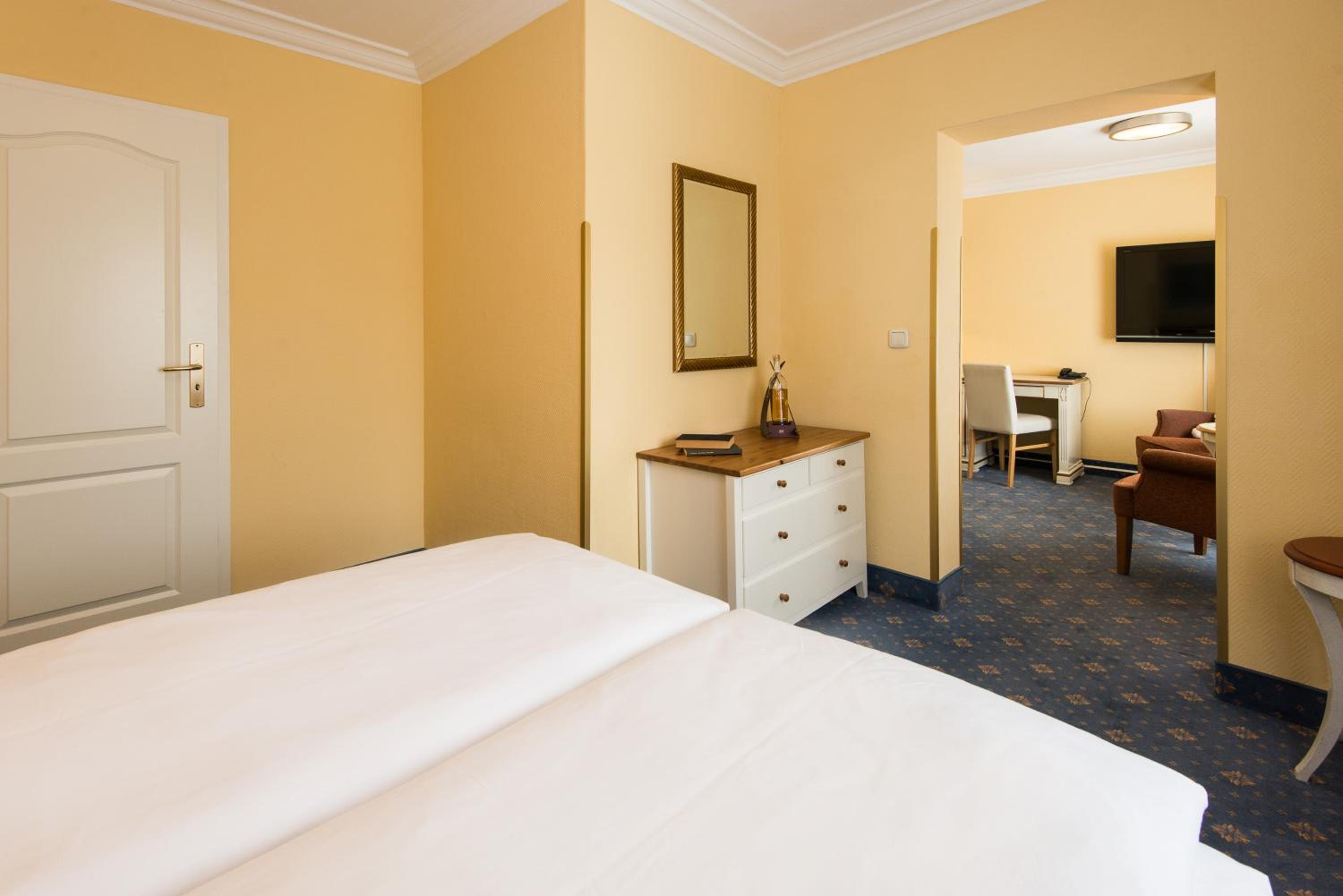 Deluxe Double Room with Lake View and Balcony - Photo 3