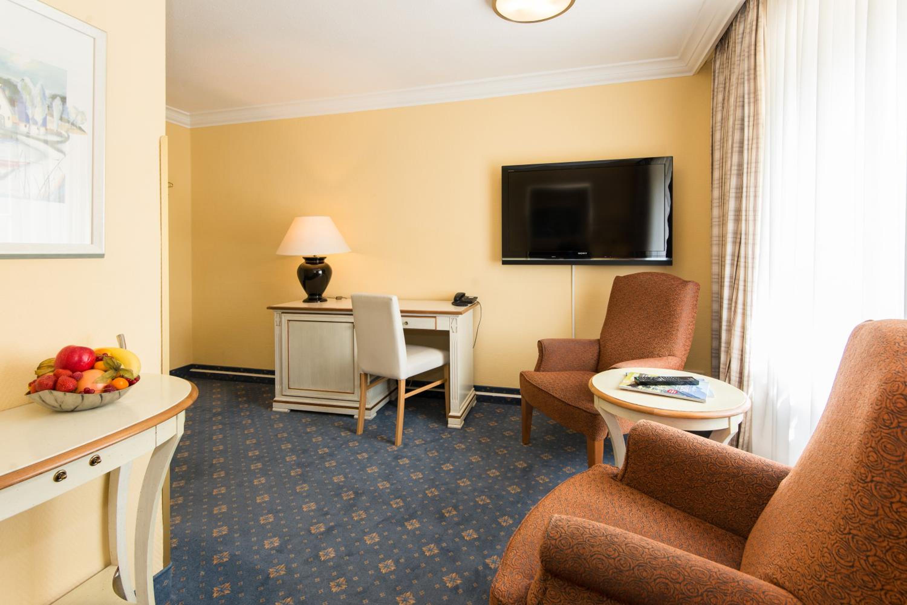 Deluxe Double Room with Lake View and Balcony - Photo 2