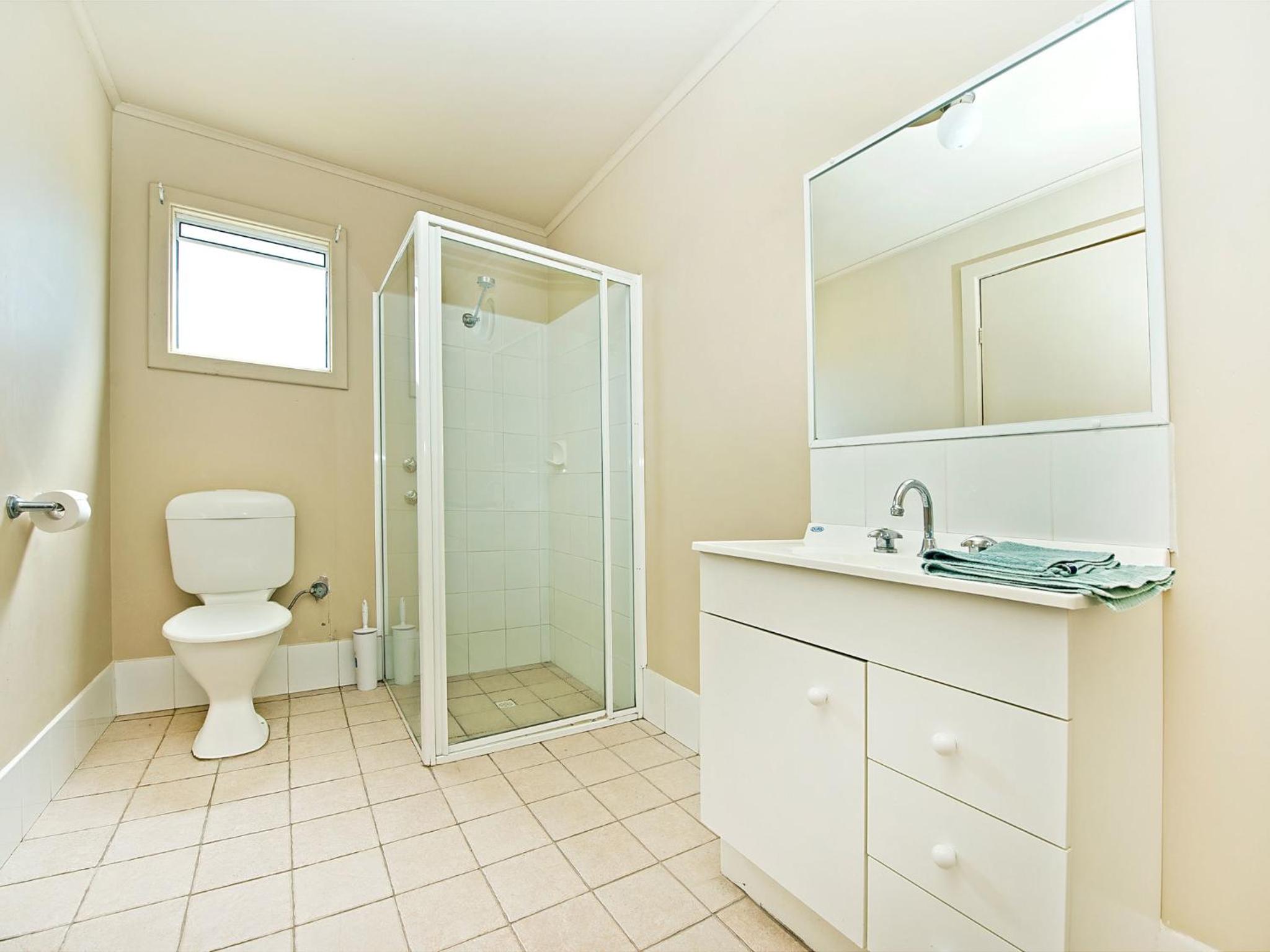 Budget Double Room with Private Bathroom photo 2