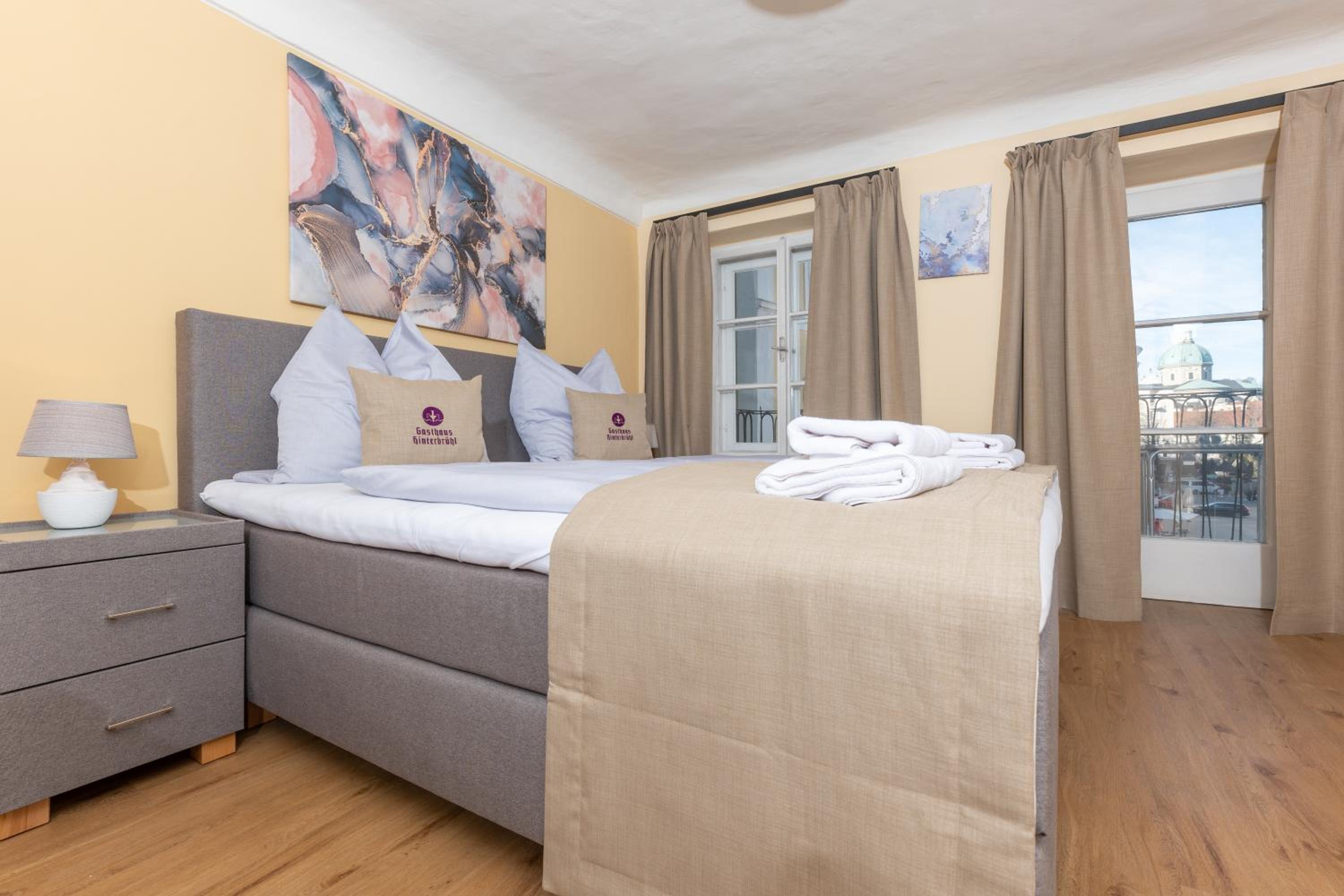 Double Room with Balcony and Cathedral Views photo 3