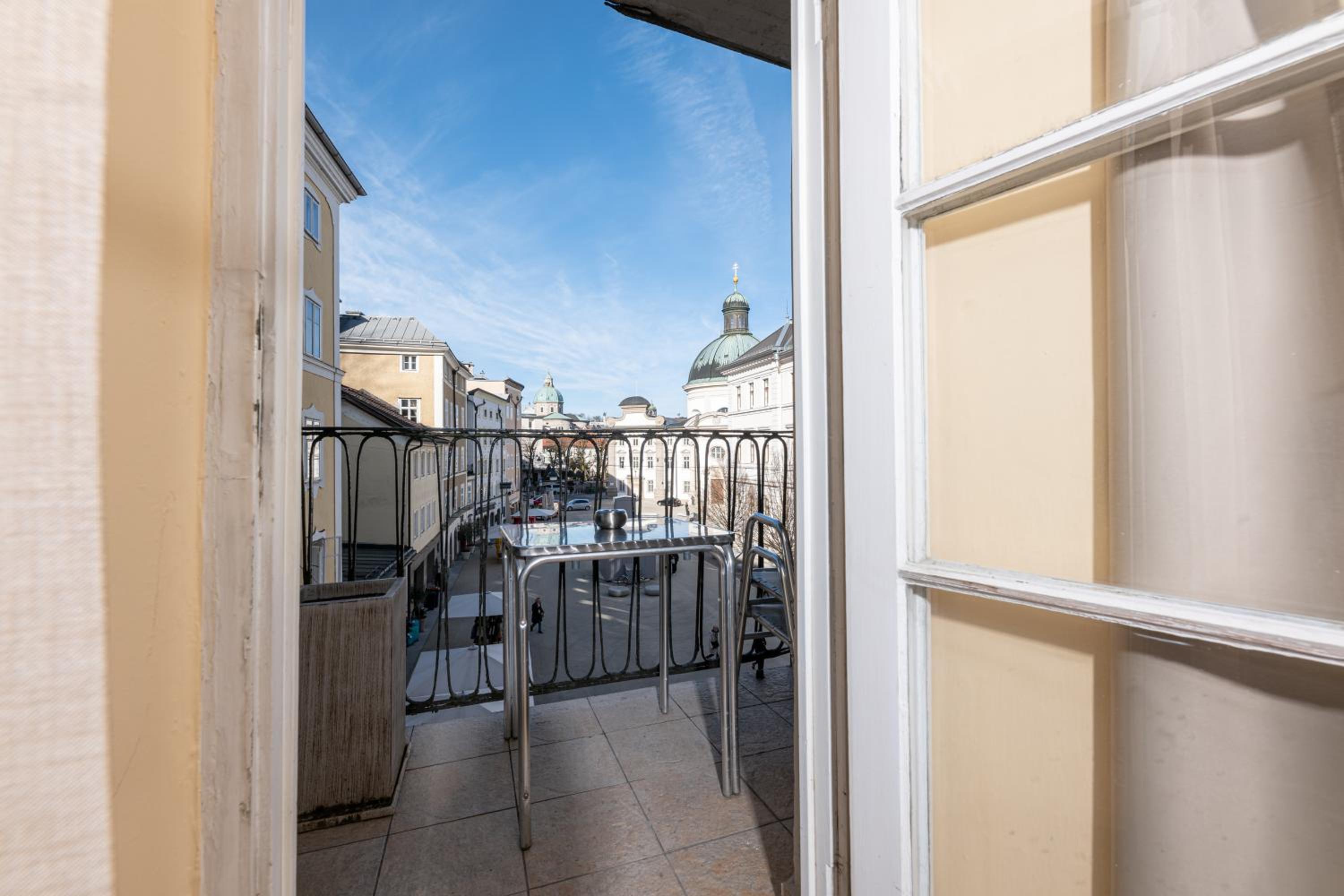 Double Room with Balcony and Cathedral Views photo 2