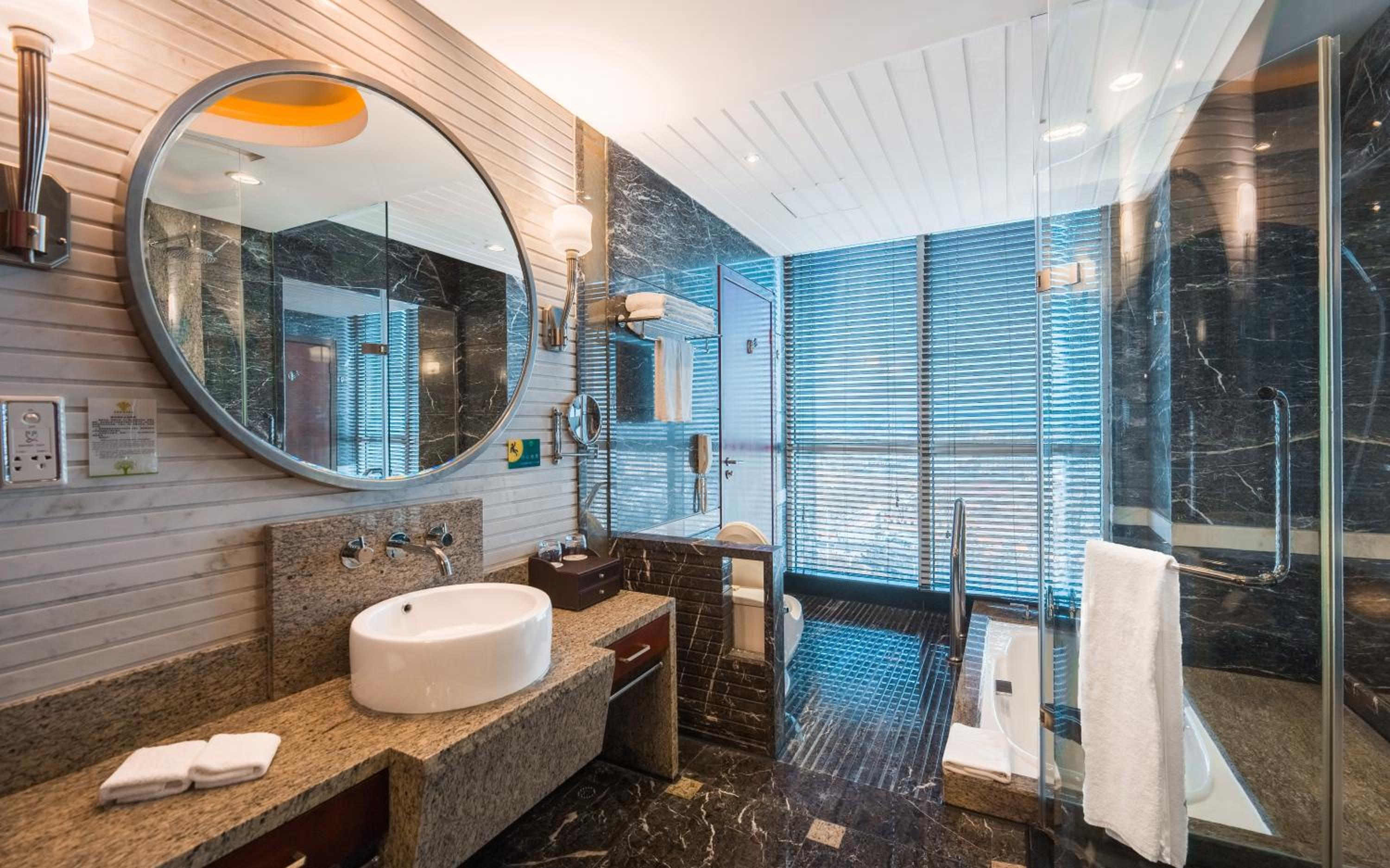Deluxe Suite photo 2