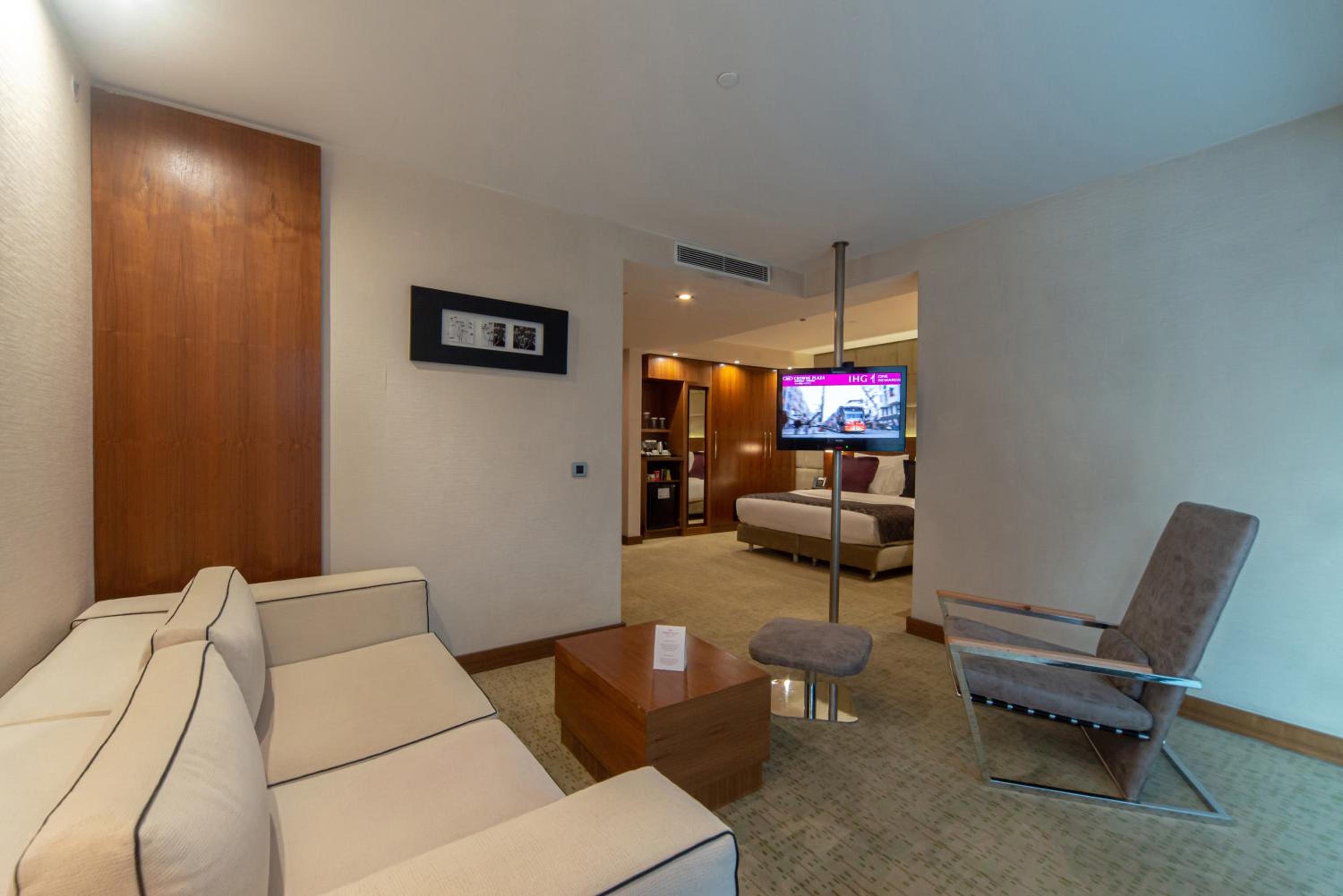 Junior King Suite