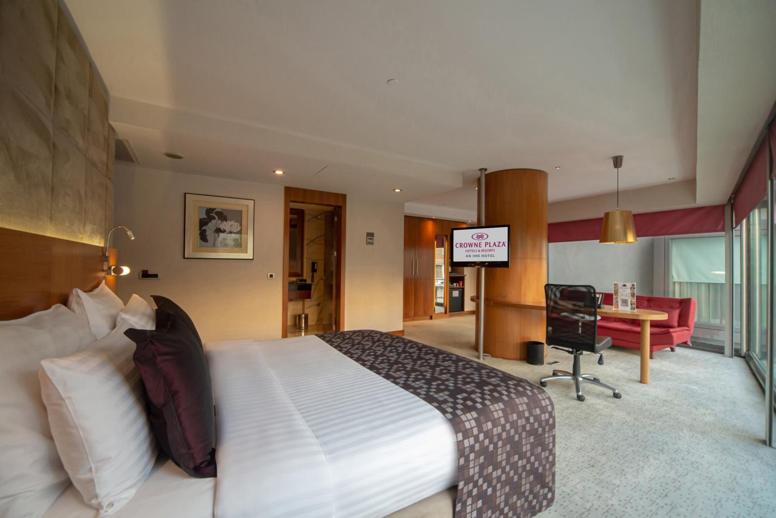 Junior King Suite photo 3