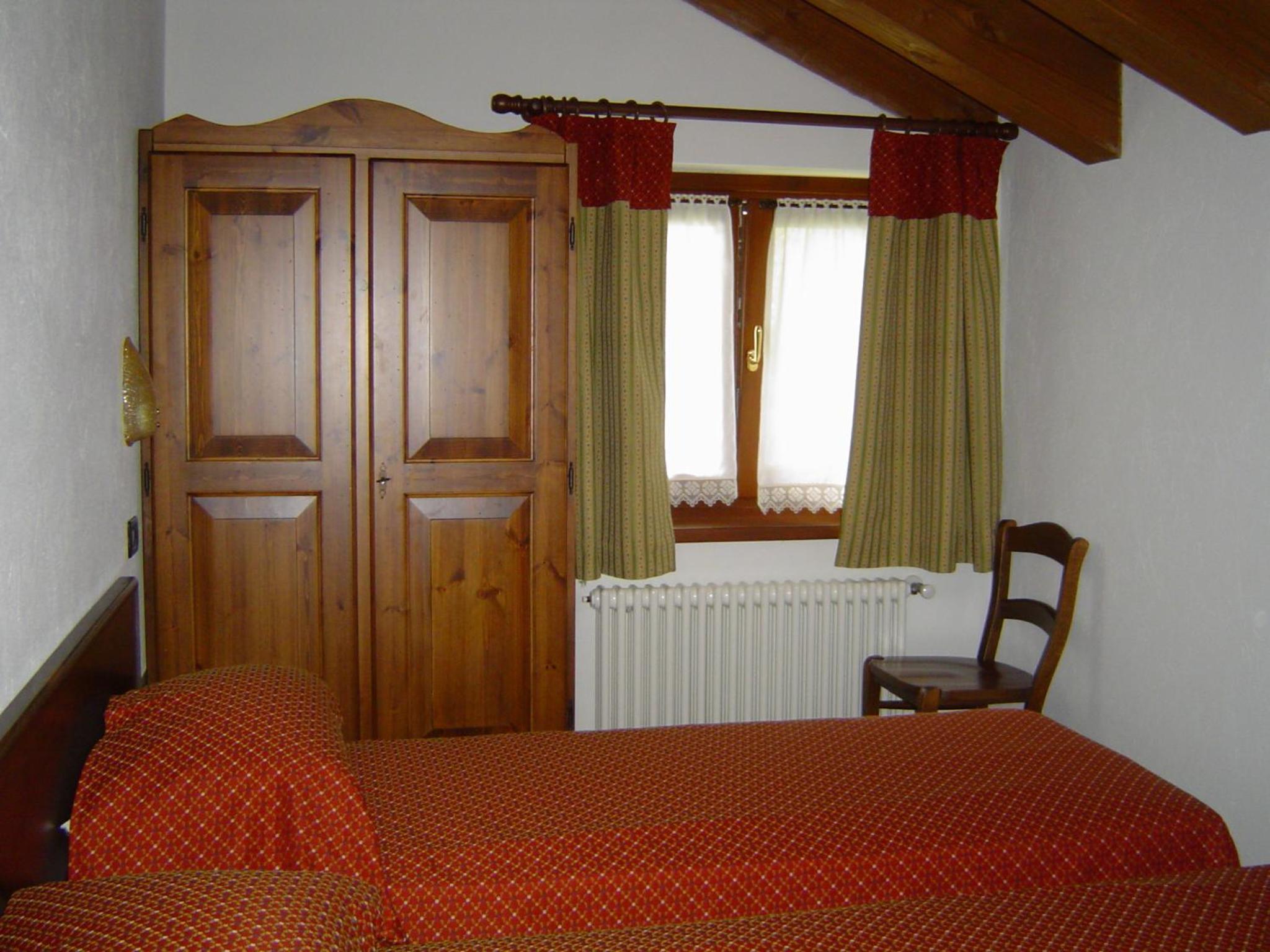Two-Bedroom Apartment with Balcony (6 Adults) - Attic photo 3