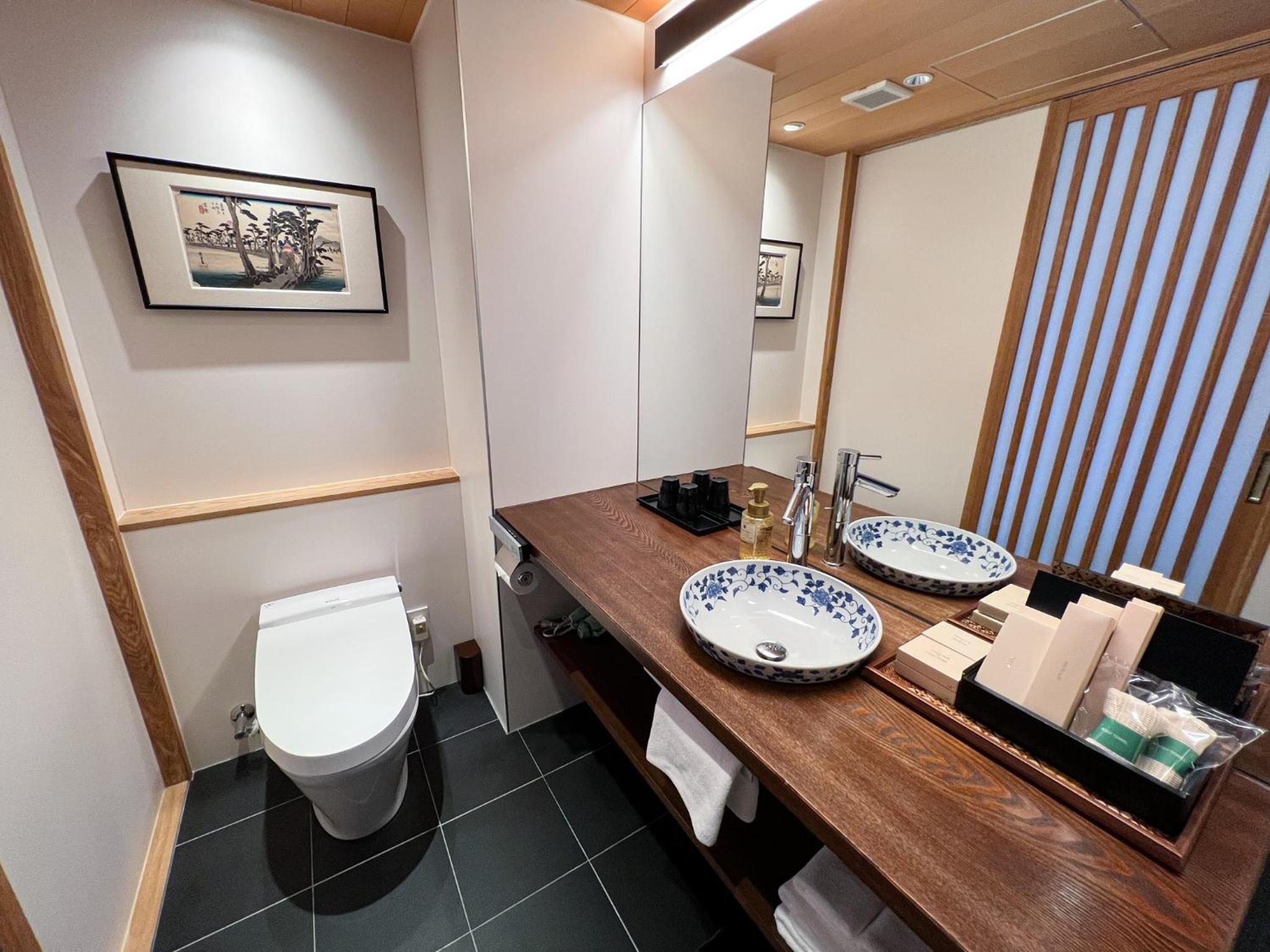 Premium Quadruple Room - Photo 21