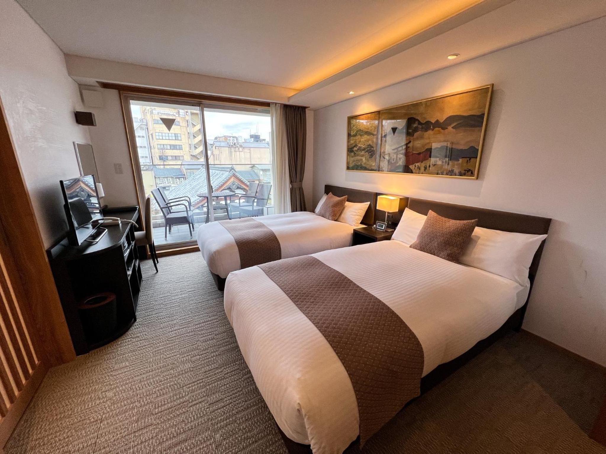 Premium Quadruple Room - Photo 17