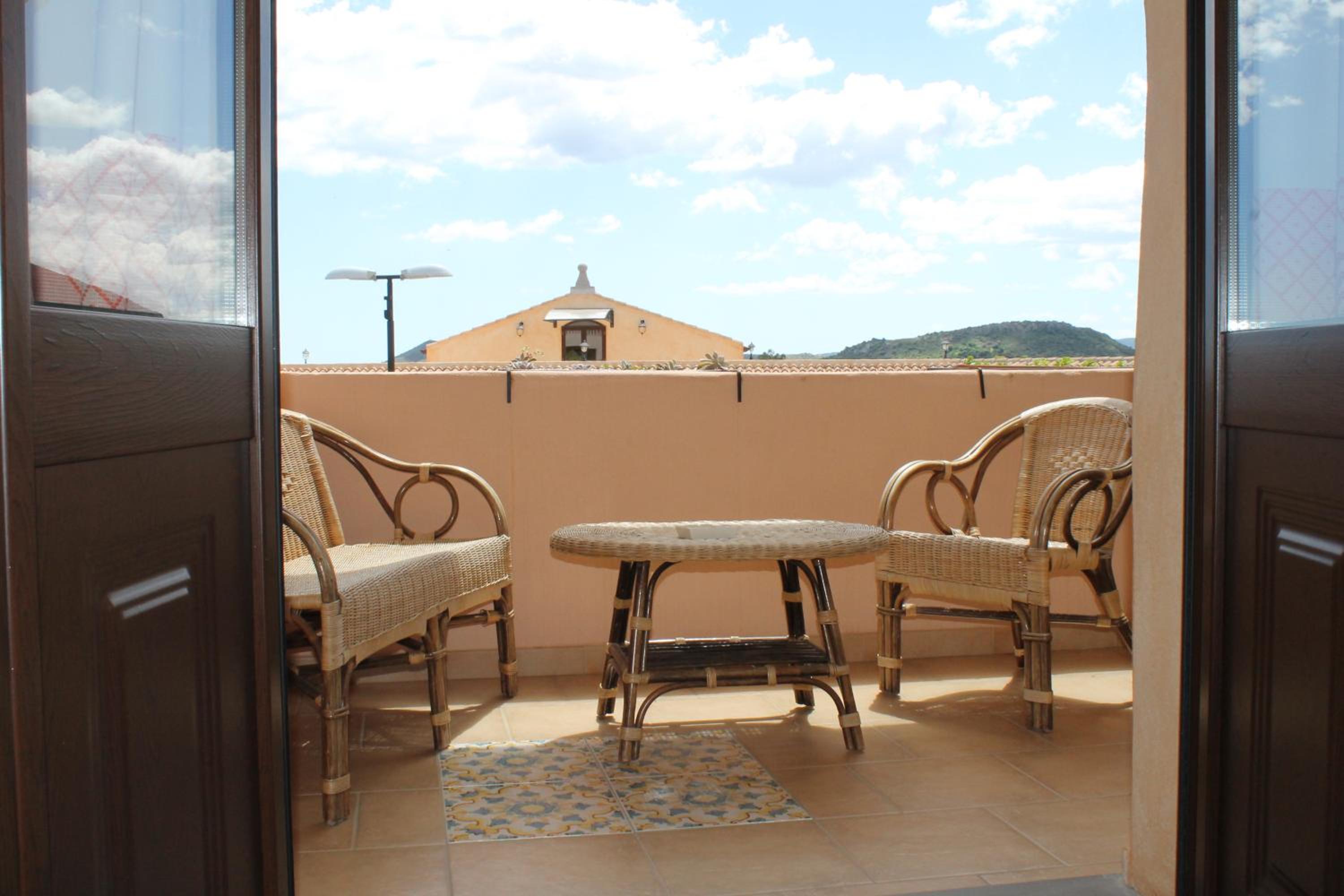 Double Room with Balcony - Photo 19